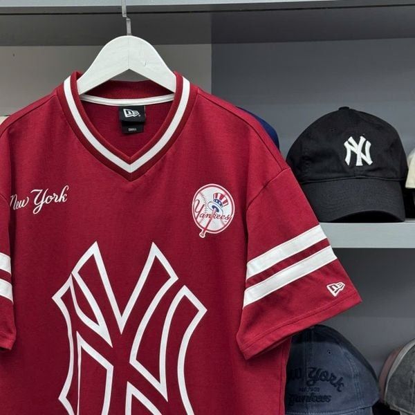 2589 - HÀNG CHÍNH HÃNG - ÁO THUN NEW ERA - JERSEY NEW YORK - ĐỎ ĐÔ - CODE: 13505030