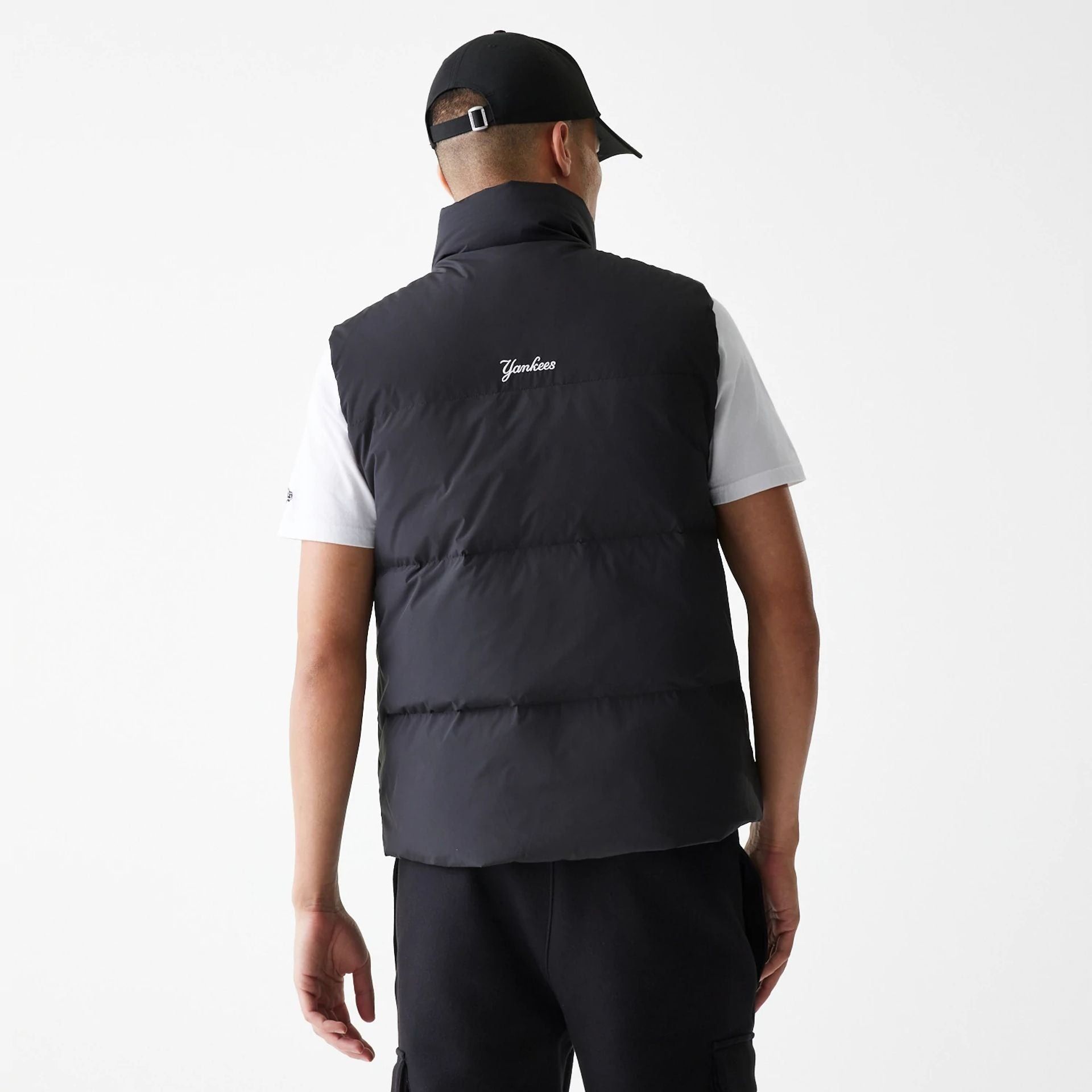 2592 - HÀNG CHÍNH HÃNG - ÁO NEW ERA - ÁO PHAO CỤT TAY - NY YANKEES - ĐEN - CODE: 14397955