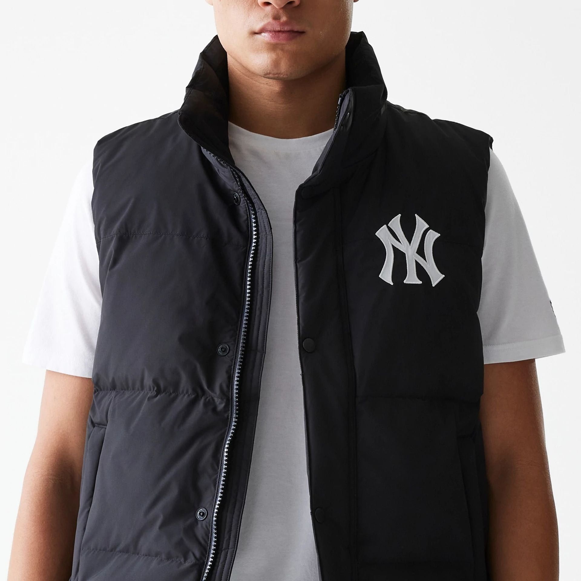 2592 - HÀNG CHÍNH HÃNG - ÁO NEW ERA - ÁO PHAO CỤT TAY - NY YANKEES - ĐEN - CODE: 14397955