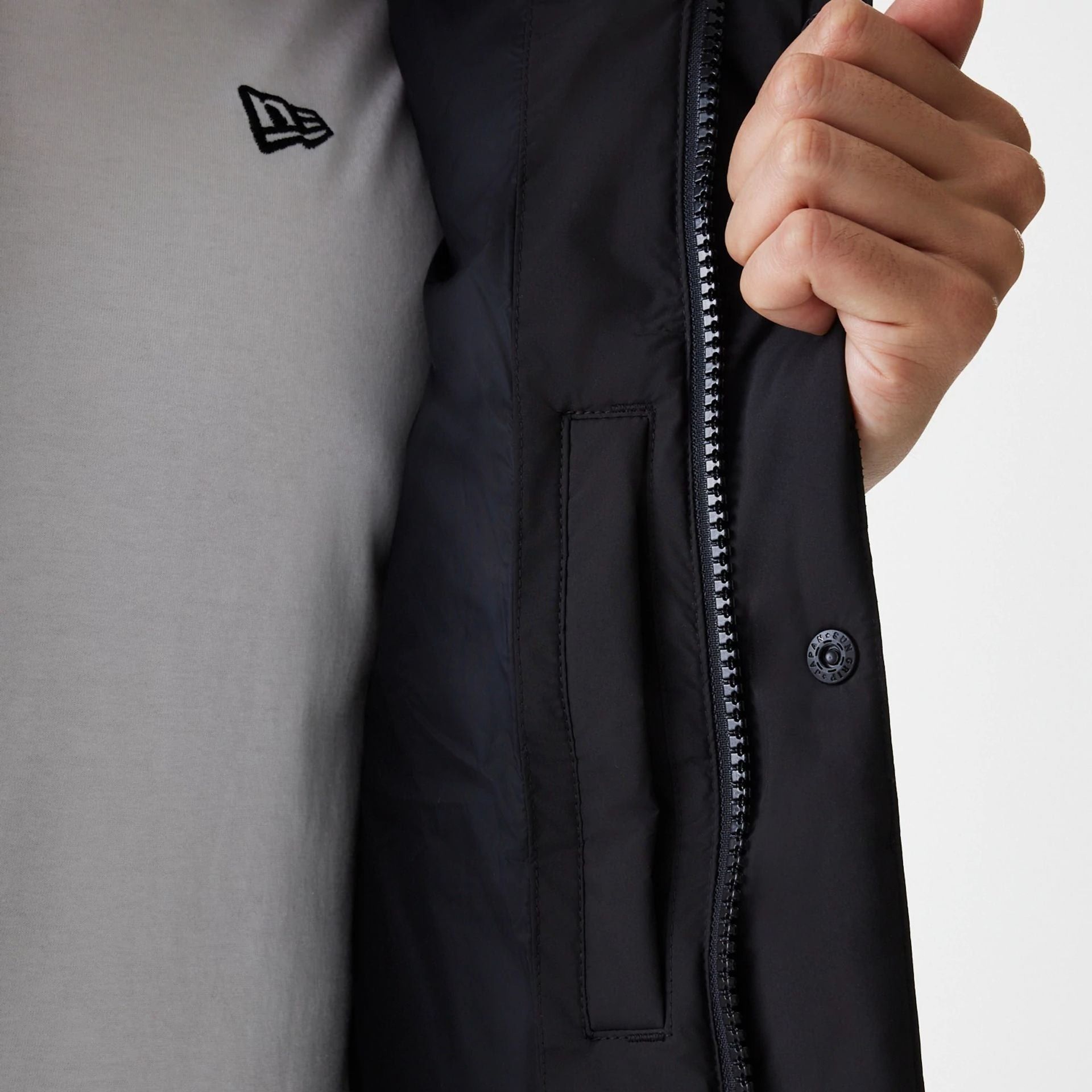 2592 - HÀNG CHÍNH HÃNG - ÁO NEW ERA - ÁO PHAO CỤT TAY - NY YANKEES - ĐEN - CODE: 14397955