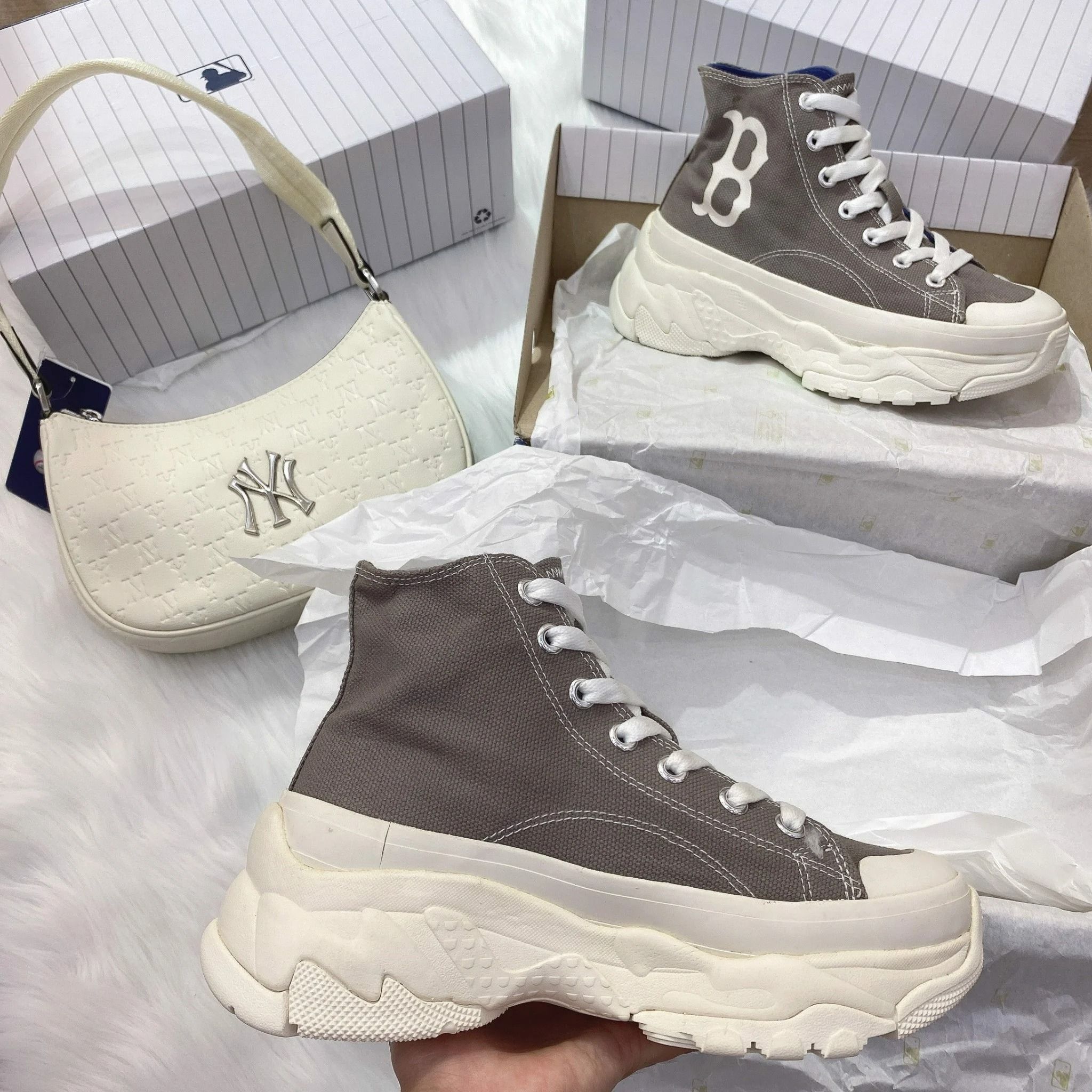 0897 - HÀNG CHÍNH HÃNG - GIÀY MLB CHUNKY HIGH - CỔ CAO (MÀU BE ) - *GREY/BEIGE* - CODE: 32SHU1111-43M