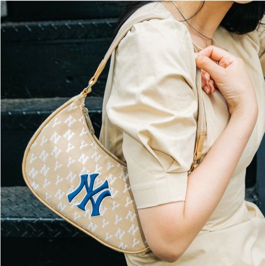 0399 - HÀNG CHÍNH HÃNG - TÚI MLB MONOGRAM HOBO BAG NEW YORK - NÂU - CODE: 32BG33111-50B