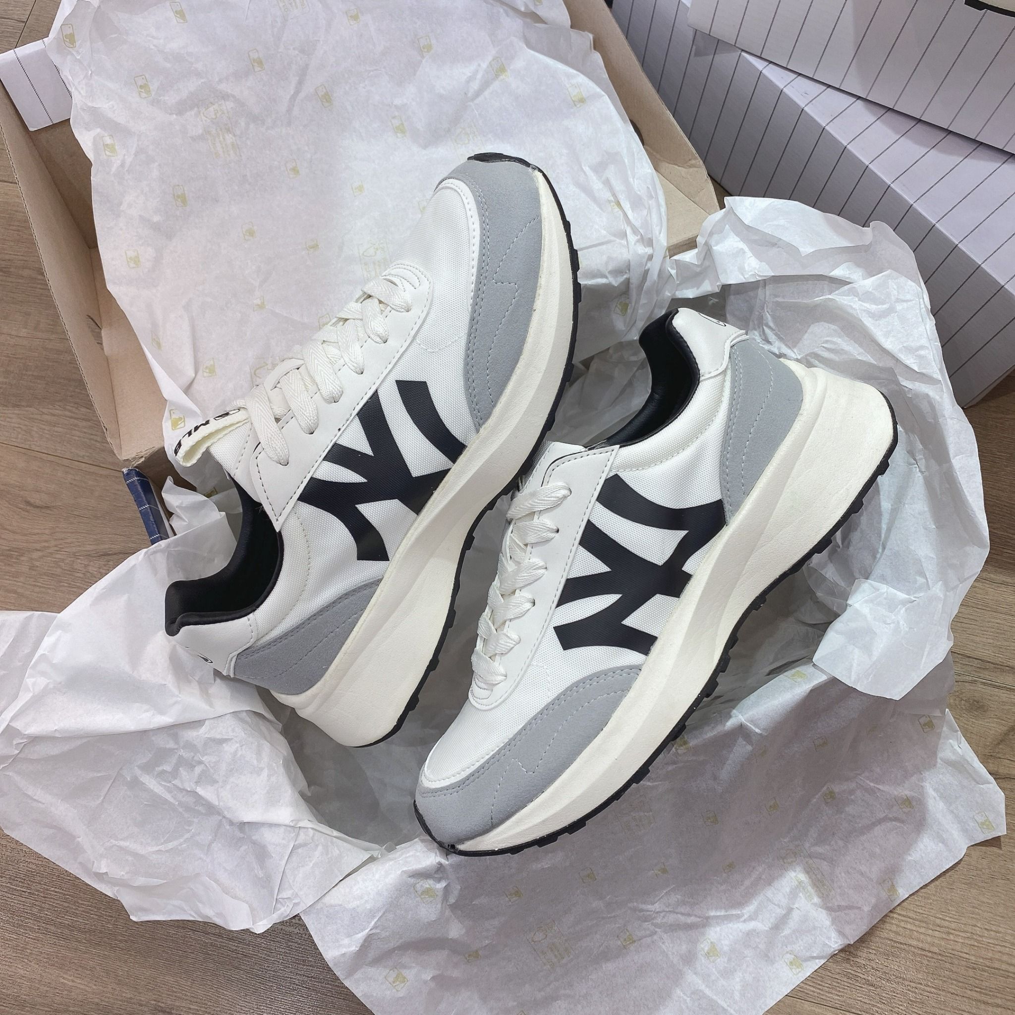 0469 - HÀNG CHÍNH HÃNG - GIÀY MLB CHUNKY JOGGER NEW YORK YANKEES DARK GREY WHITE - Code: 3ASXX112N - 50WHS