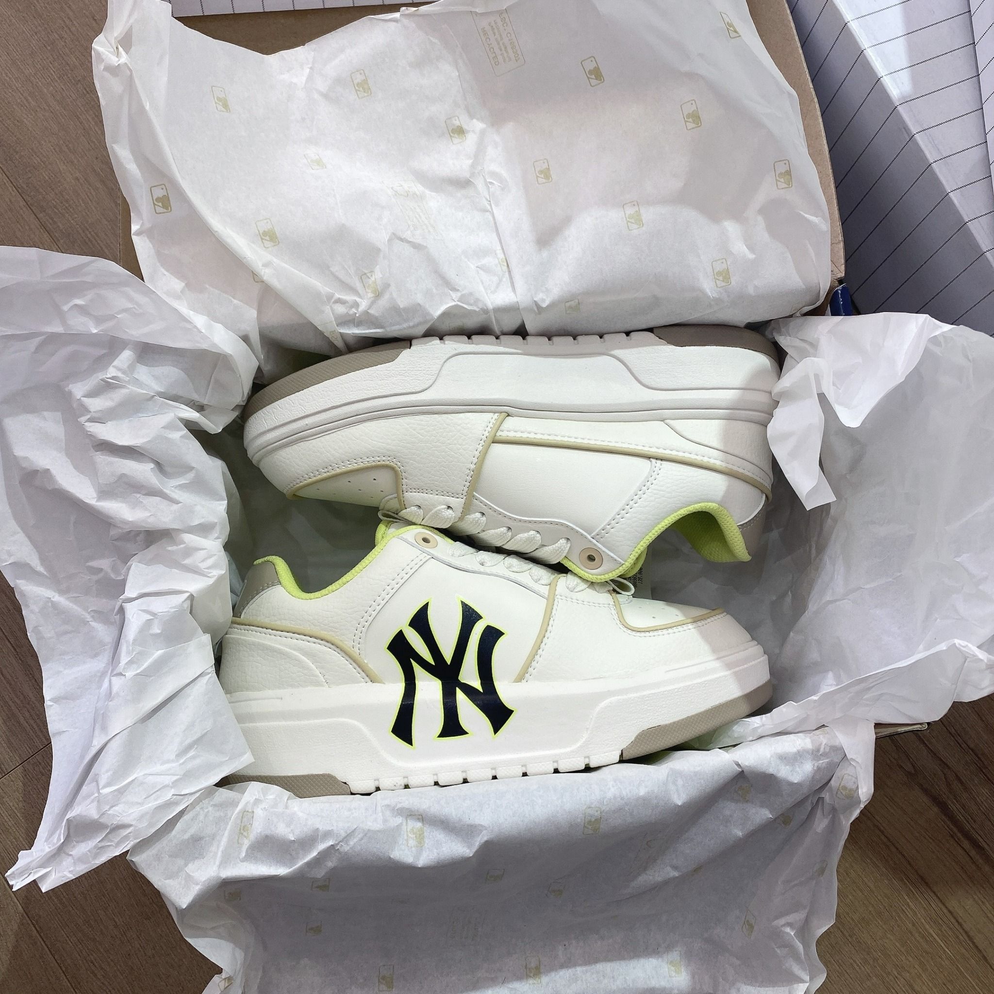 0486 - HÀNG CHÍNH HÃNG - GIÀY MLB CHUNKY LINER - *BEIGE/NEON* - CODE: 3ASXCA12N-50BGS