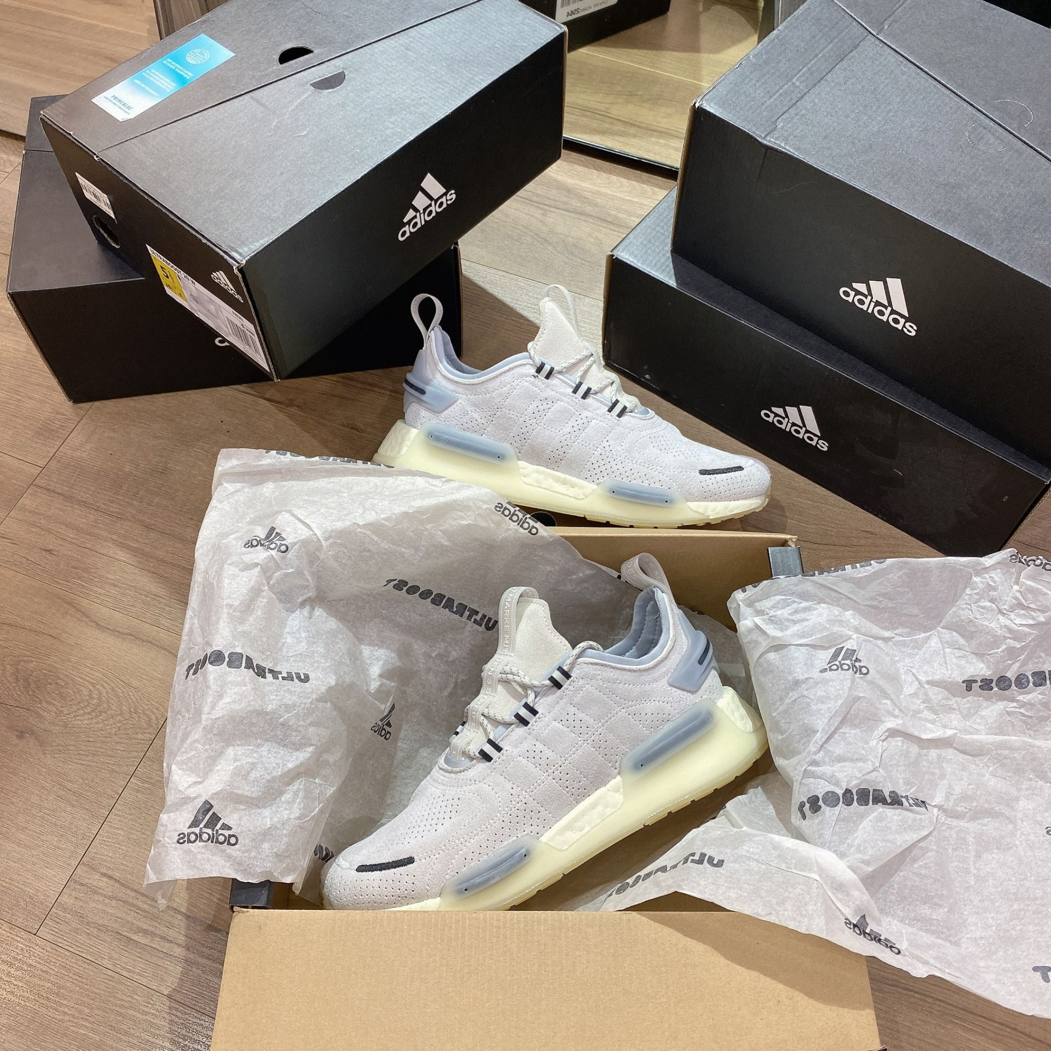 0497 - HÀNG CHÍNH HÃNG - GIÀY ADIDAS NMD R1 V3 GREY ĐẾ CREAM - *GREY/CREAM* 2022