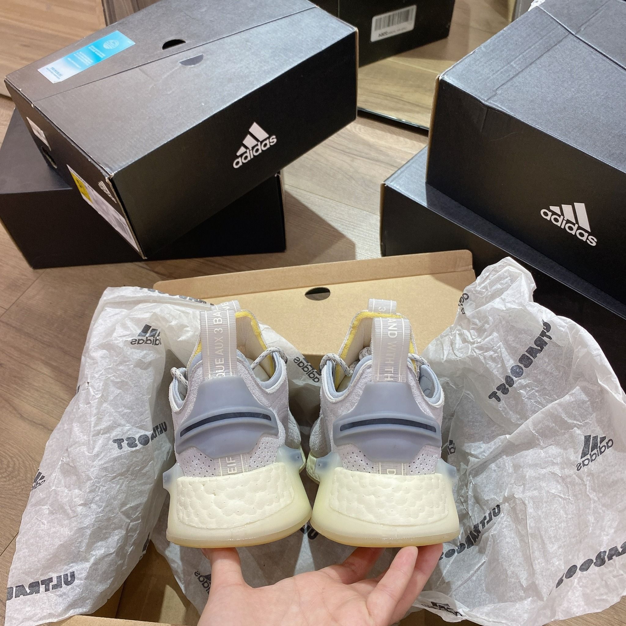 0497 - HÀNG CHÍNH HÃNG - GIÀY ADIDAS NMD R1 V3 GREY ĐẾ CREAM - *GREY/CREAM* 2022