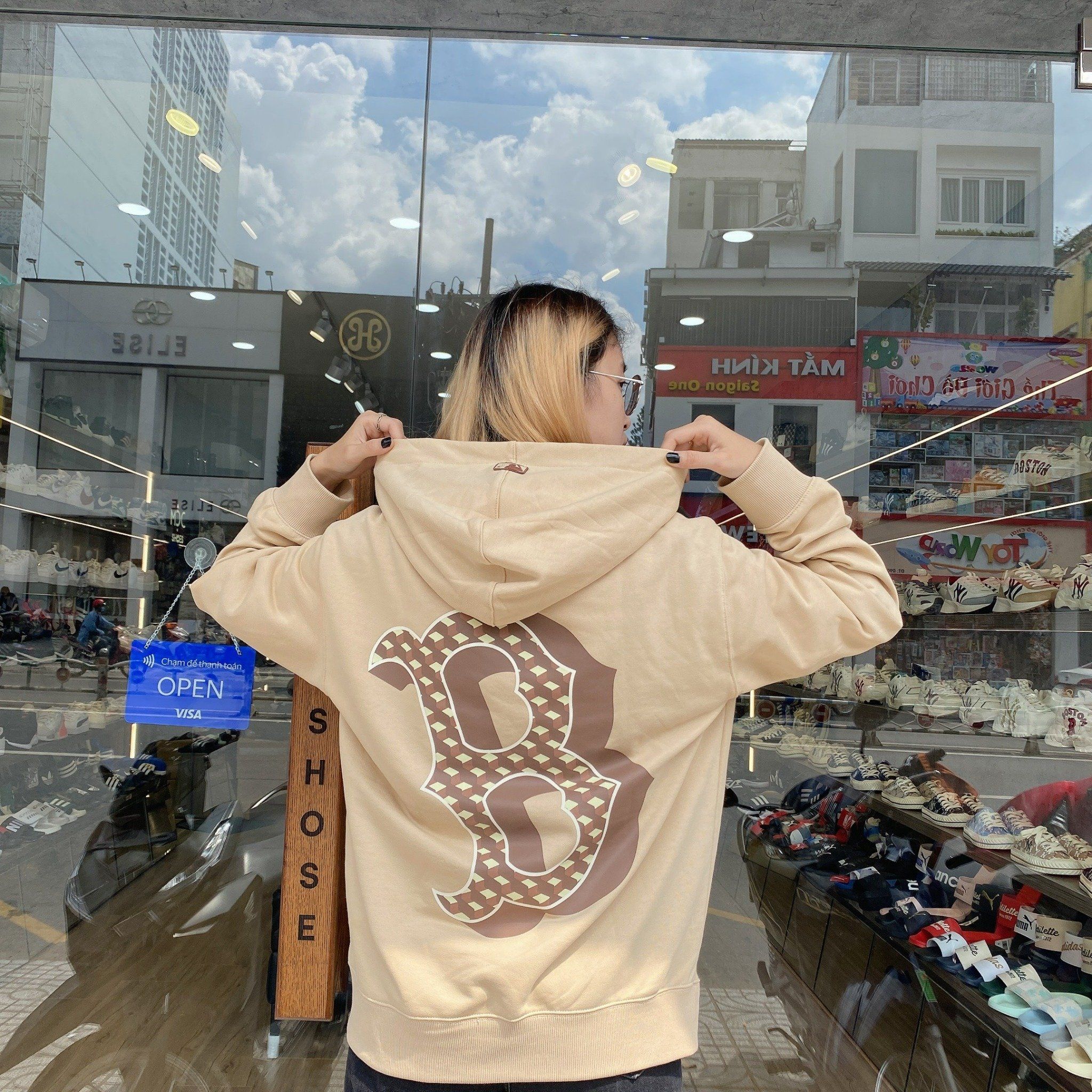 0511 - HÀNG CHÍNH HÃNG - ÁO HOODIE TAY DÀI CÓ MŨ MLB HOẠ TIẾT B ZICZAC MÀU *BEIGE/BROWN* 2022