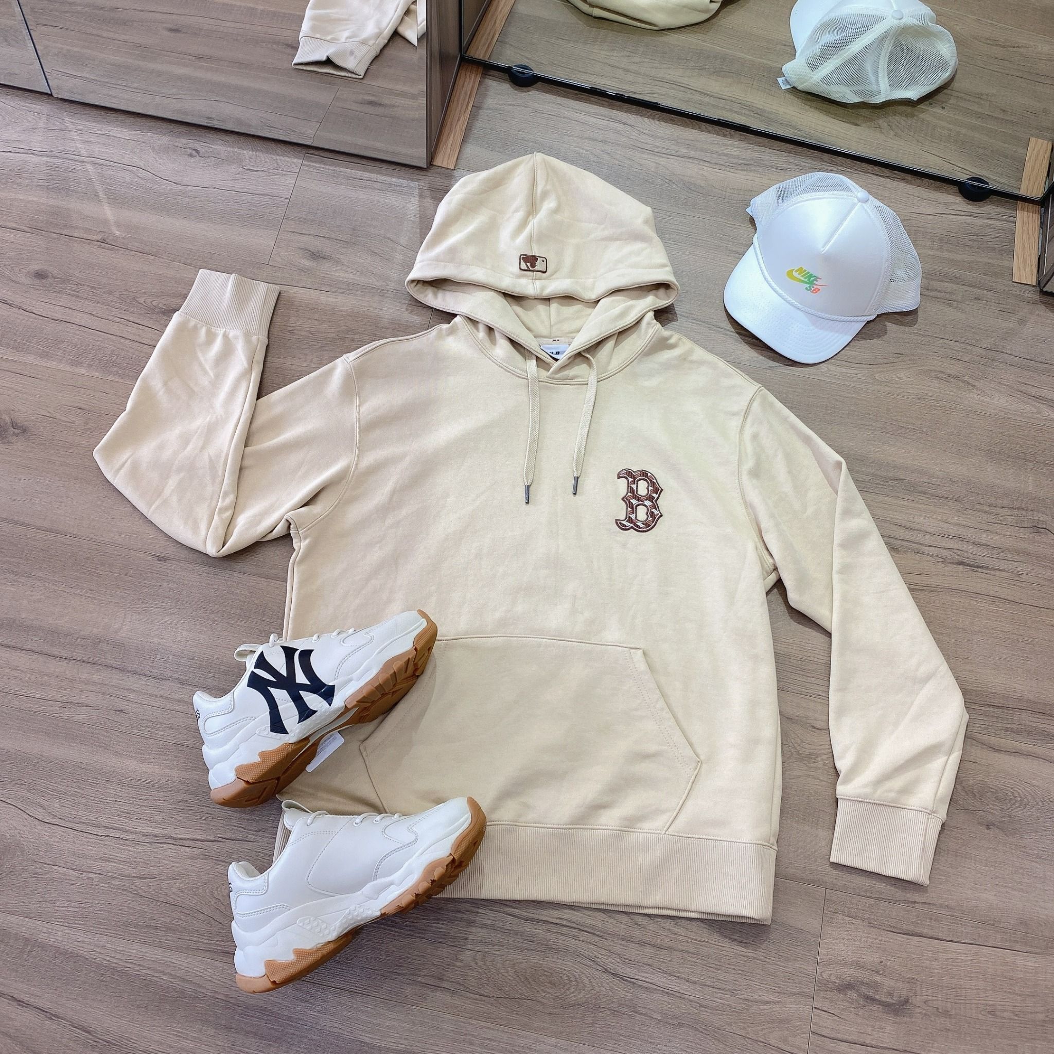 0511 - HÀNG CHÍNH HÃNG - ÁO HOODIE TAY DÀI CÓ MŨ MLB HOẠ TIẾT B ZICZAC MÀU *BEIGE/BROWN* 2022