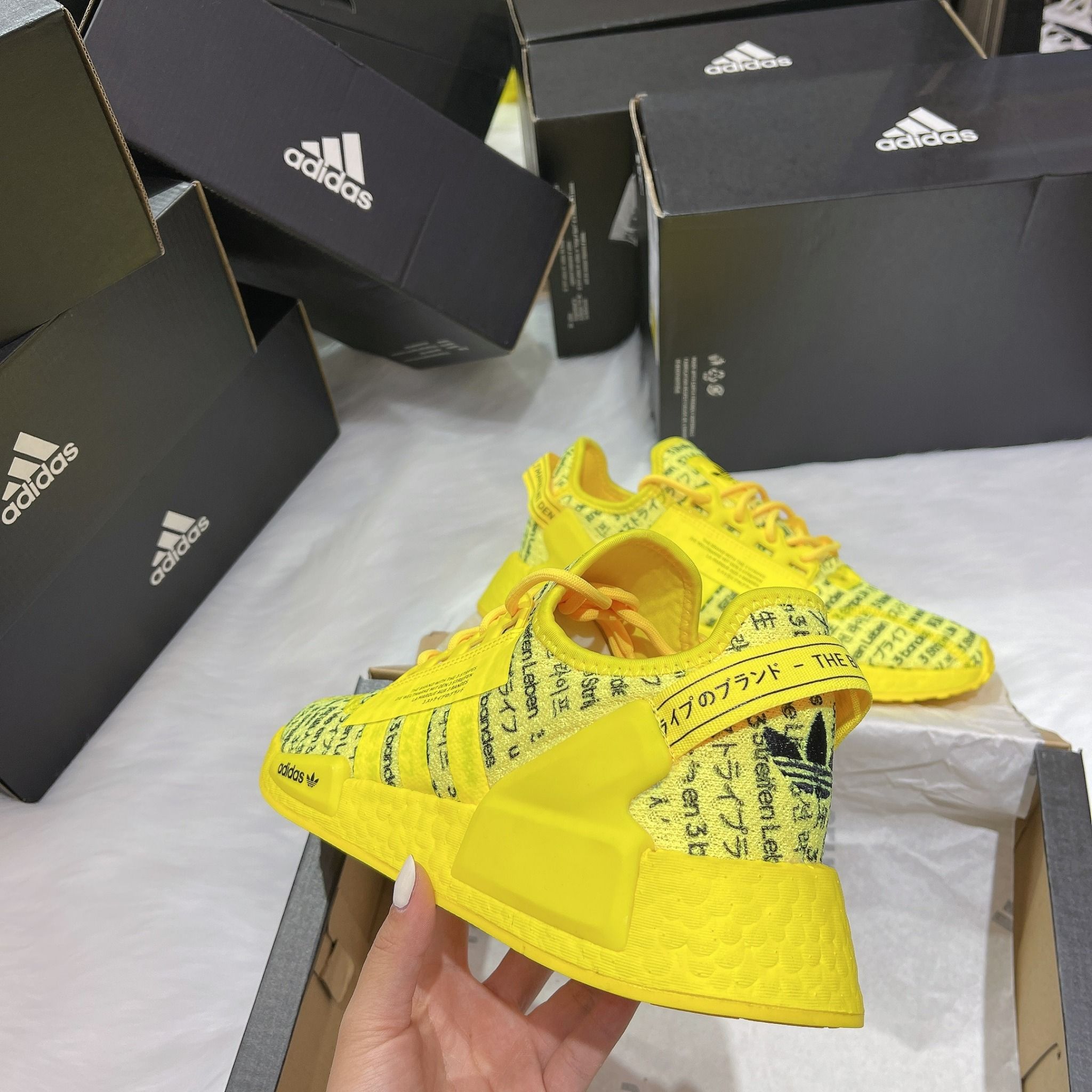 0519 - HÀNG CHÍNH HÃNG - GIÀY ADIDAS NMD R1 V1 MÀU VÀNG CHANH VER JAPAN - *YELLOW* - CODE: FZ6236