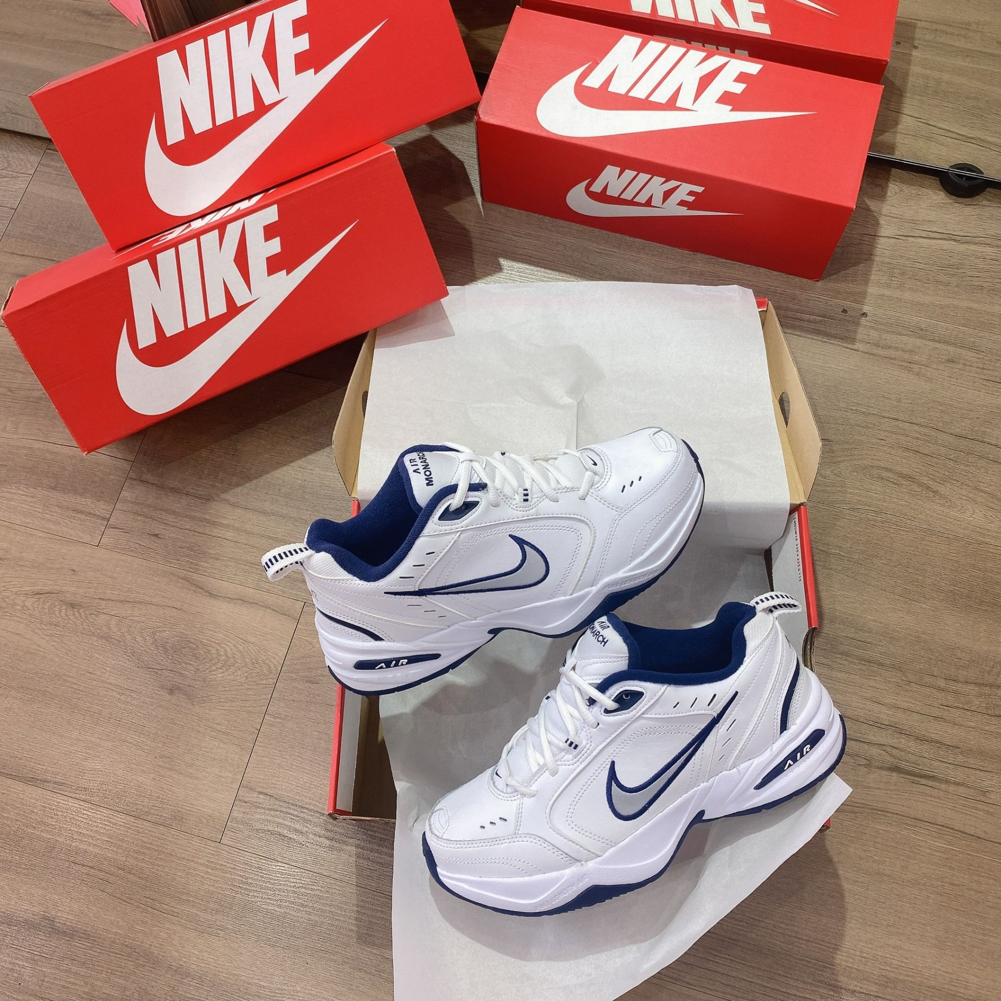 0528 - HÀNG CHÍNH HÃNG - GIÀY NIKE AIR MONARCH IV MÀU TRẮNG XANH - *WHITE/NAVY* - CODE: 415445 -102