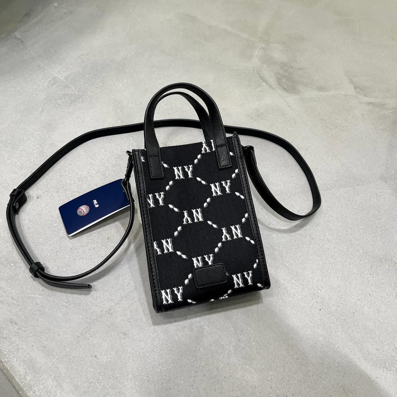 0527 - HÀNG CHÍNH HÃNG - TÚI MLB CELLPHONE DIA MONOGRAM JACQUARD NEW YORK YANKEES - CODE: 3ACRH012N-50BKS