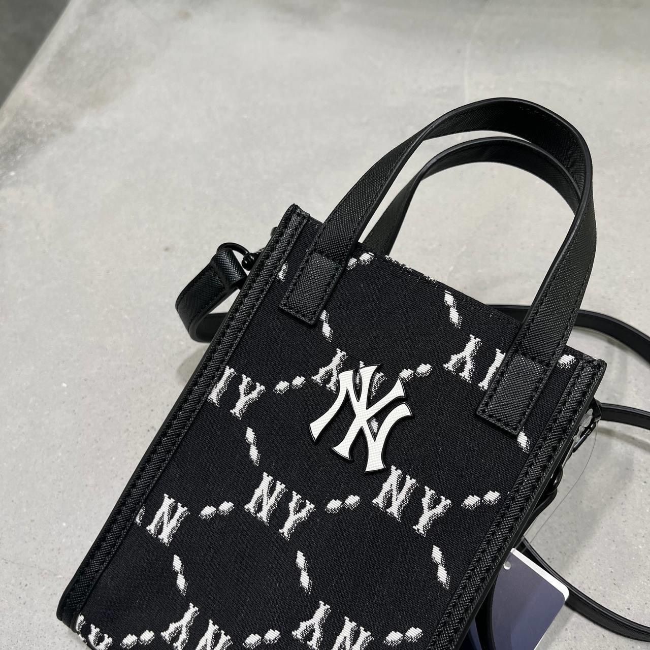 0527 - HÀNG CHÍNH HÃNG - TÚI MLB CELLPHONE DIA MONOGRAM JACQUARD NEW YORK YANKEES - CODE: 3ACRH012N-50BKS
