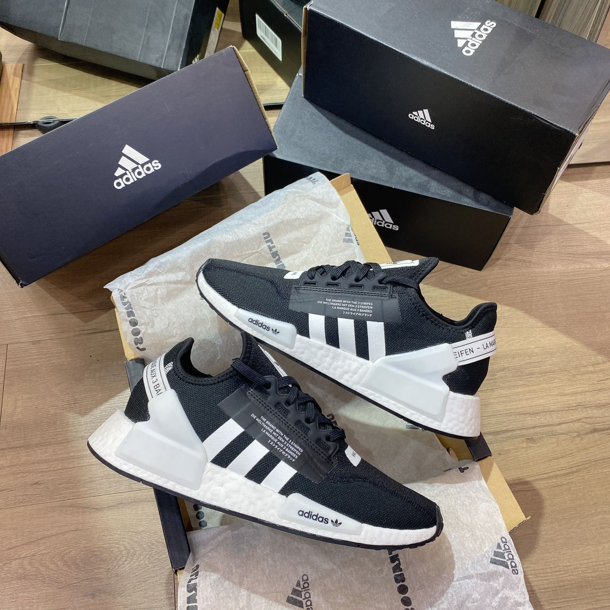 0535 - HÀNG CHÍNH HÃNG - GIÀY THỂ THAO ADIDAS NMD R1 V2 MÀU ĐEN SỌC TRẮNG - *BLACK/WHITE* - CODE: FV9021