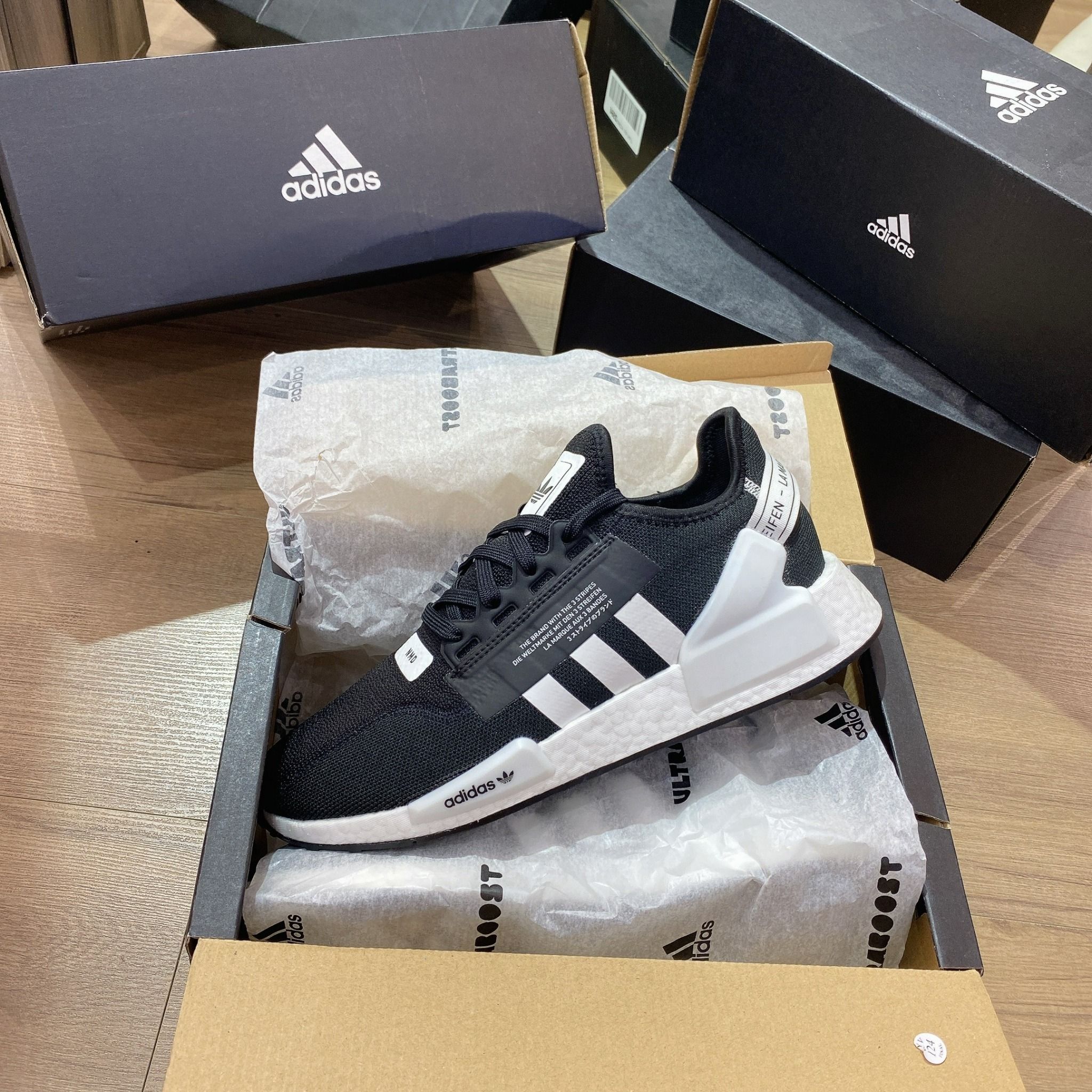 0535 - HÀNG CHÍNH HÃNG - GIÀY THỂ THAO ADIDAS NMD R1 V2 MÀU ĐEN SỌC TRẮNG - *BLACK/WHITE* - CODE: FV9021