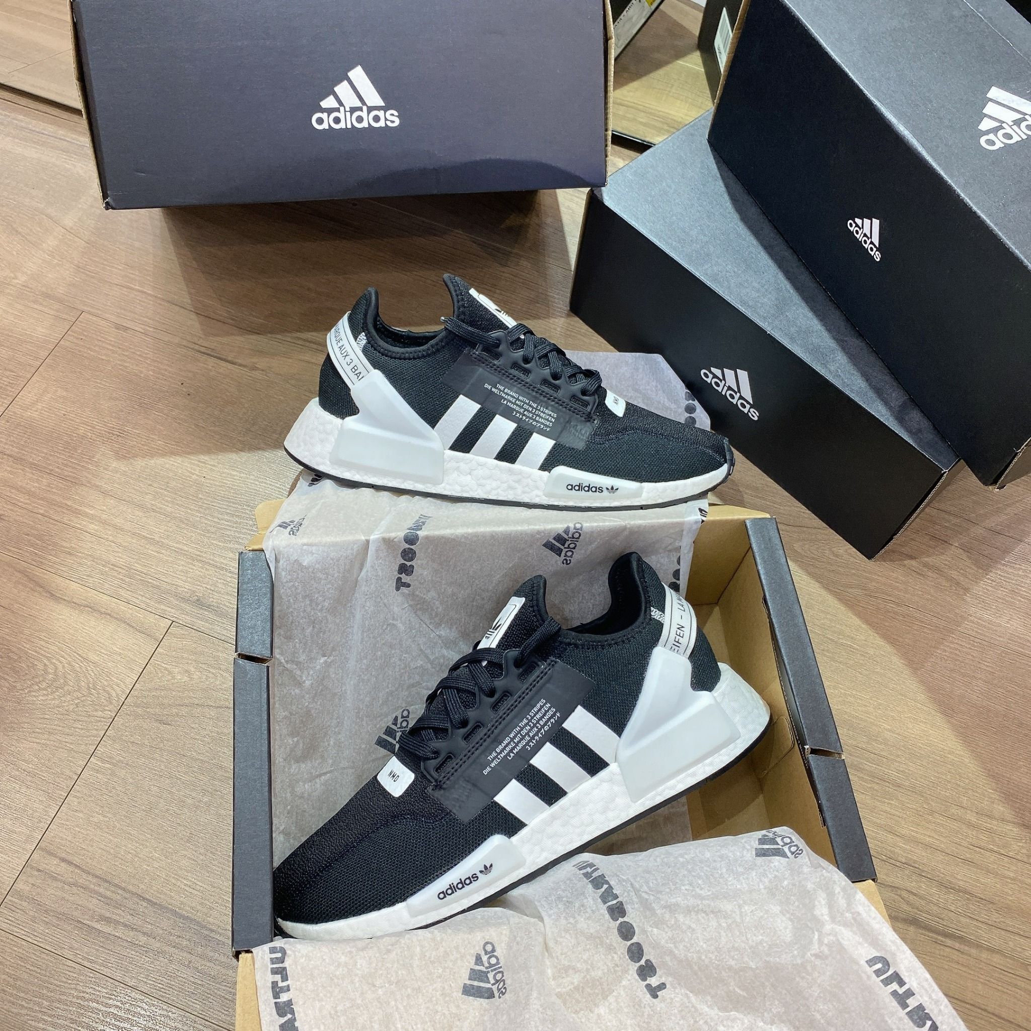 0535 - HÀNG CHÍNH HÃNG - GIÀY THỂ THAO ADIDAS NMD R1 V2 MÀU ĐEN SỌC TRẮNG - *BLACK/WHITE* - CODE: FV9021