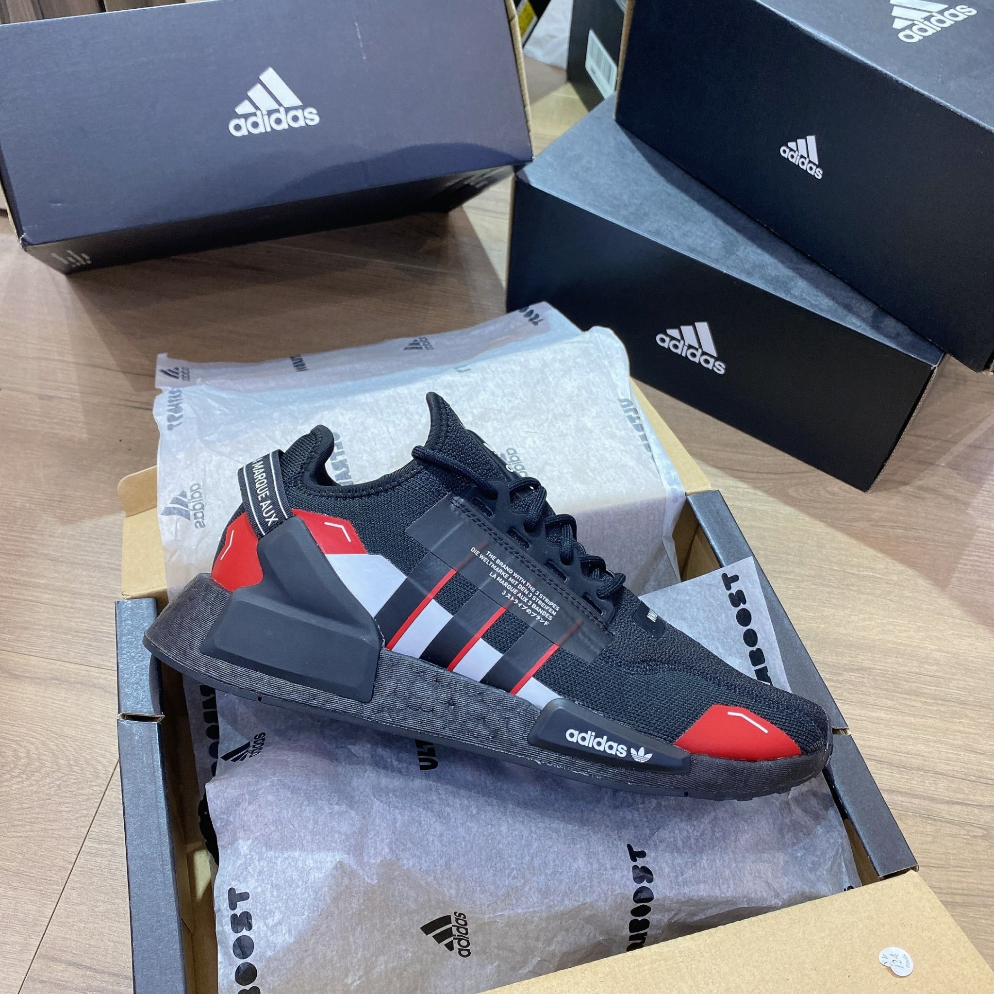 0537 - HÀNG CHÍNH HÃNG - GIÀY THỂ THAO ADIDAS NMD R1 V1 MÀU ĐEN ĐỎ - *BLACK/RED* - CODE: ID4319