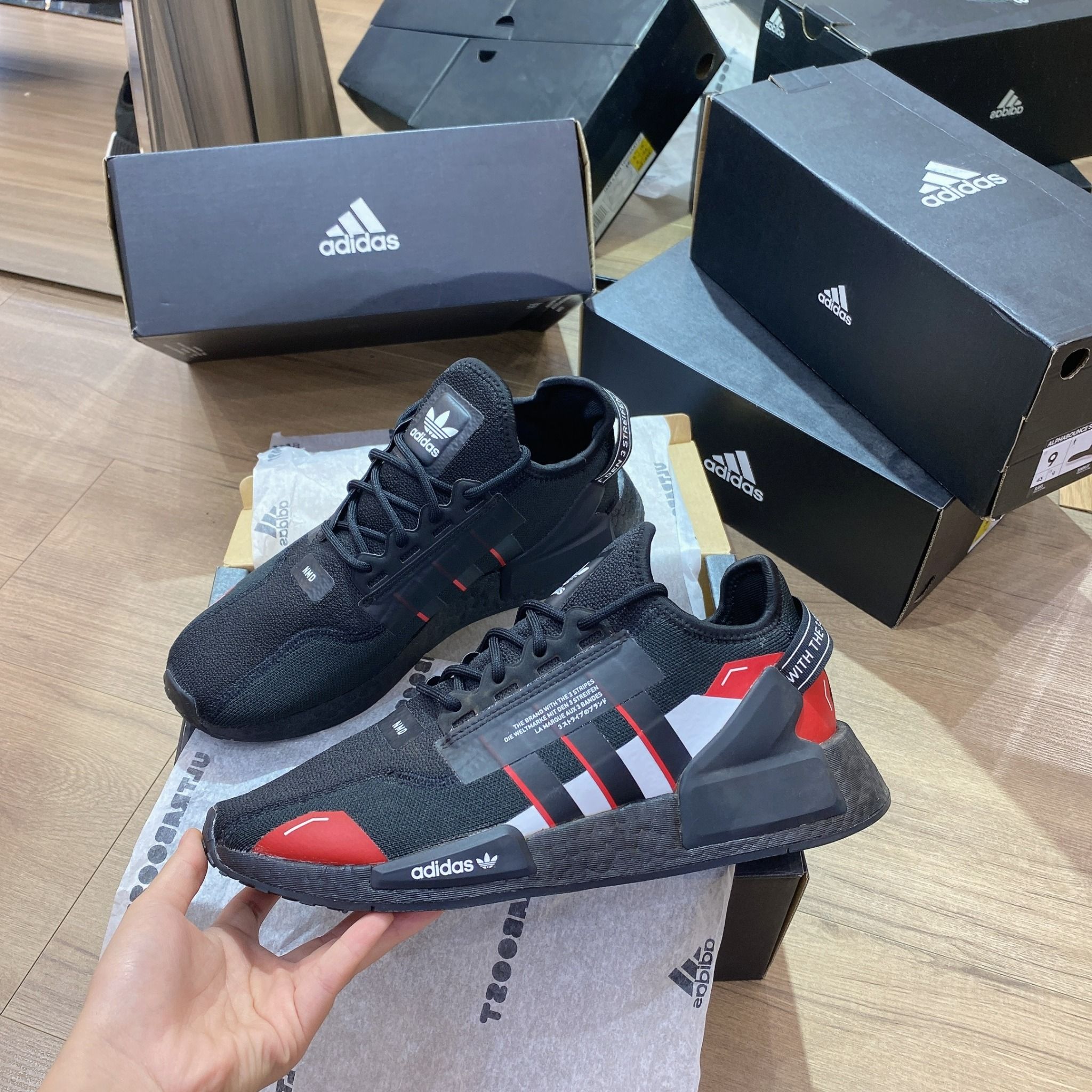 0537 - HÀNG CHÍNH HÃNG - GIÀY THỂ THAO ADIDAS NMD R1 V1 MÀU ĐEN ĐỎ - *BLACK/RED* - CODE: ID4319