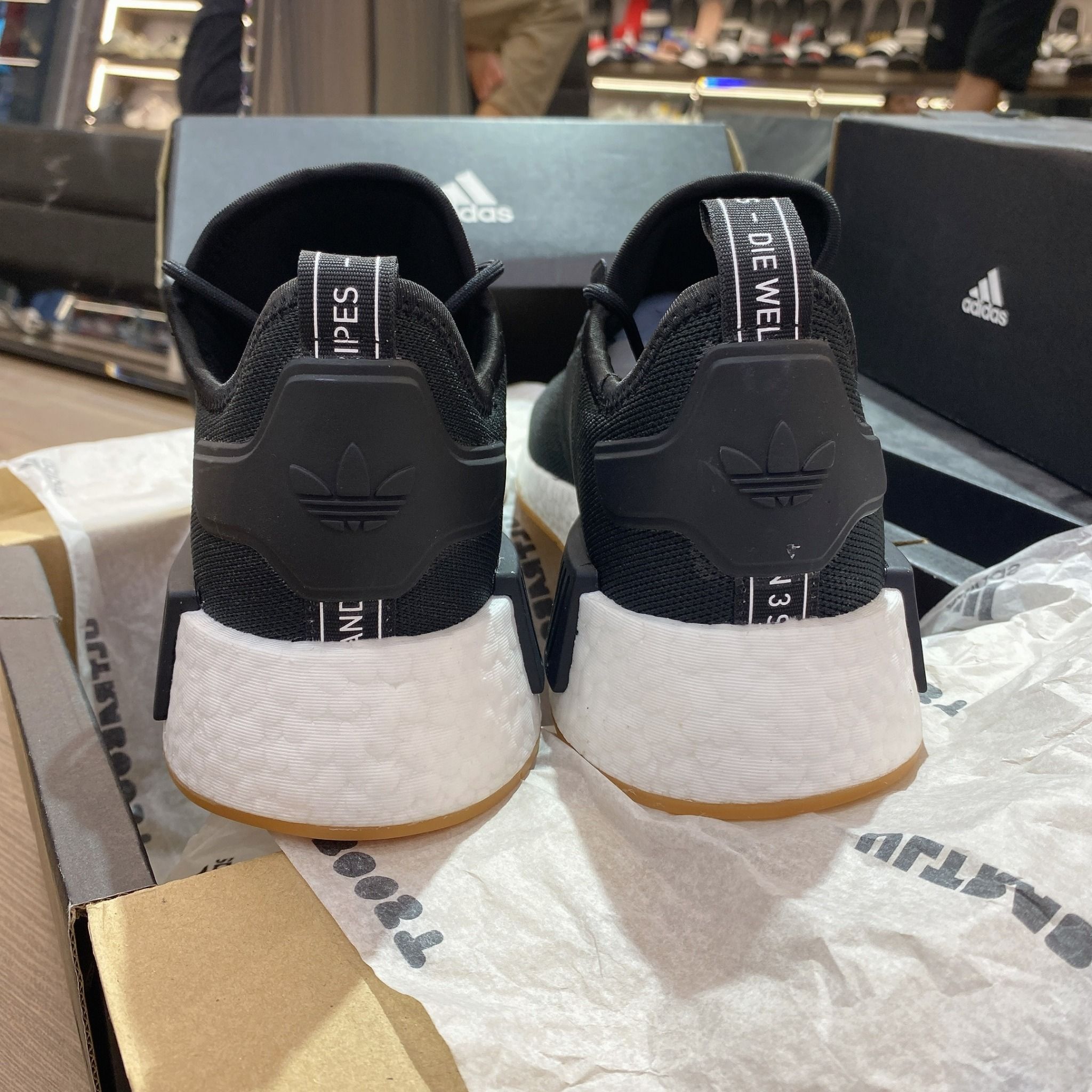0536 - HÀNG CHÍNH HÃNG - GIÀY THỂ THAO ADIDAS NMD R1 V1 MÀU ĐEN ĐẾ TRẮNG GUM - *BLACK/WHITE* - CODE: GZ9257