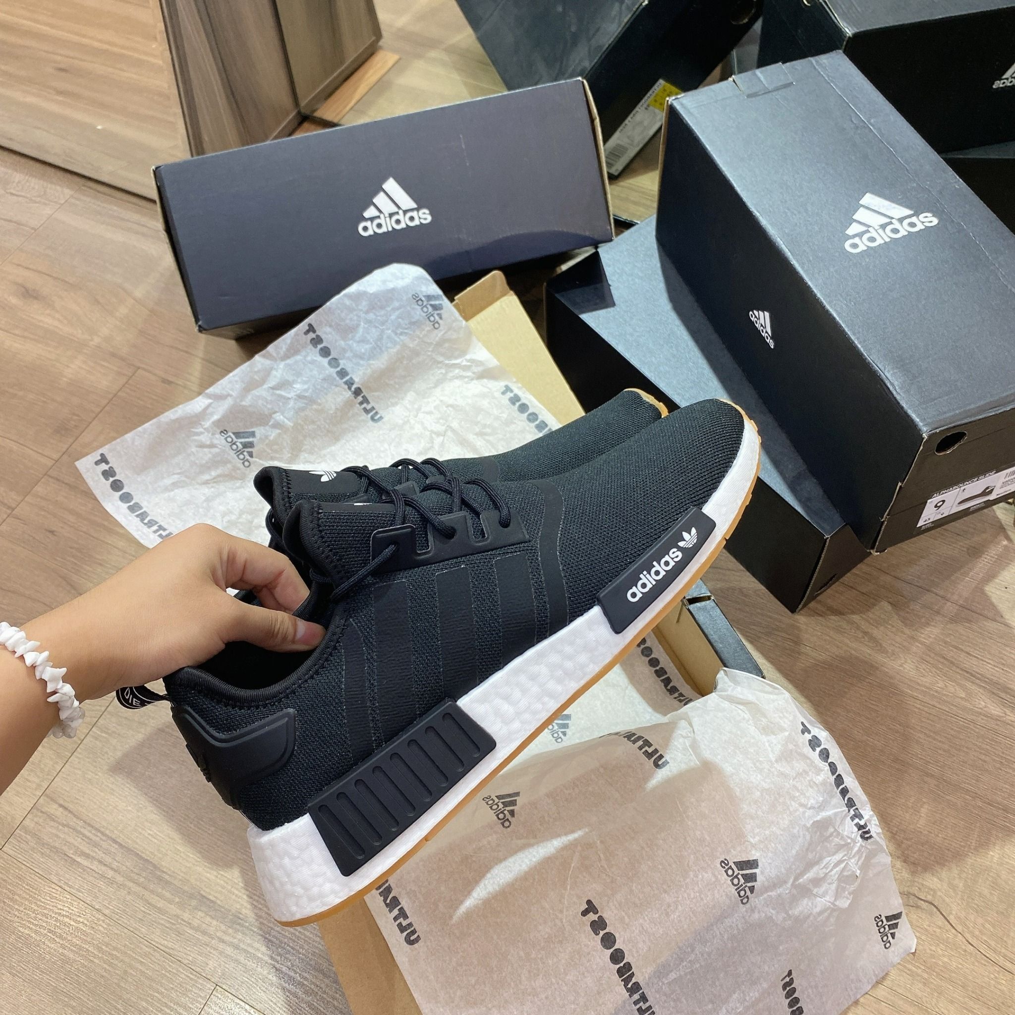 0536 - HÀNG CHÍNH HÃNG - GIÀY THỂ THAO ADIDAS NMD R1 V1 MÀU ĐEN ĐẾ TRẮNG GUM - *BLACK/WHITE* - CODE: GZ9257