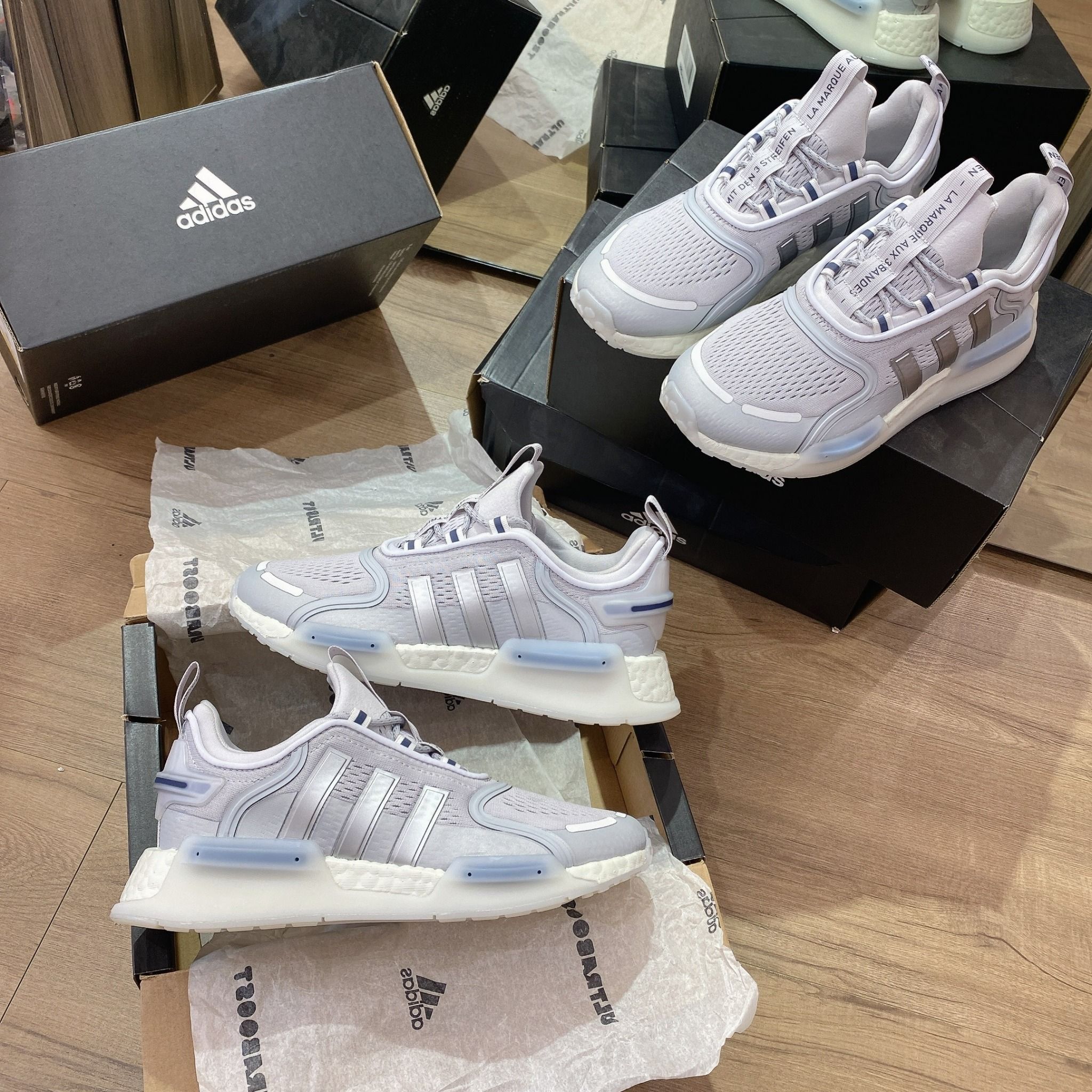 0538 - HÀNG CHÍNH HÃNG - GIÀY THỂ THAO ADIDAS NMD R1 V3 MÀU XÁM SILVER - *GREY/SILVER* - CODE: HQ4446