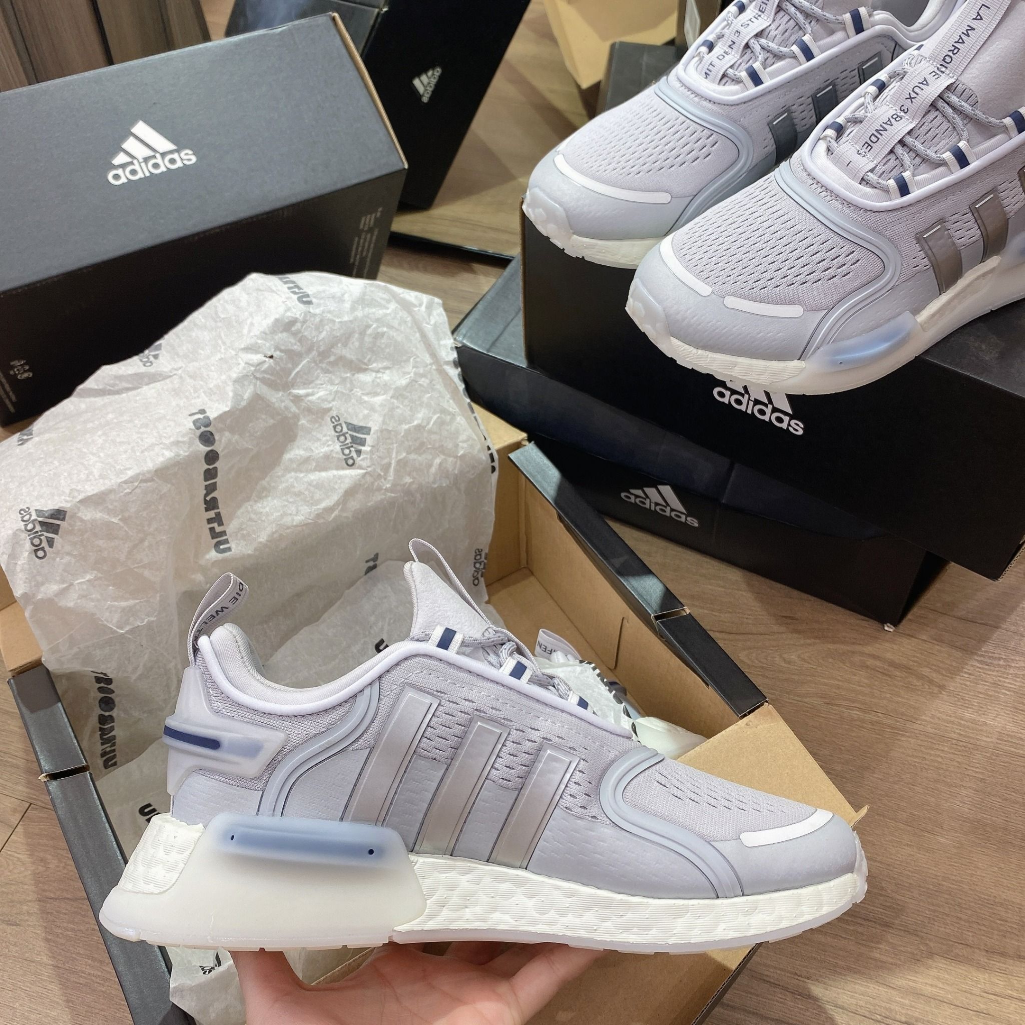 0538 - HÀNG CHÍNH HÃNG - GIÀY THỂ THAO ADIDAS NMD R1 V3 MÀU XÁM SILVER - *GREY/SILVER* - CODE: HQ4446