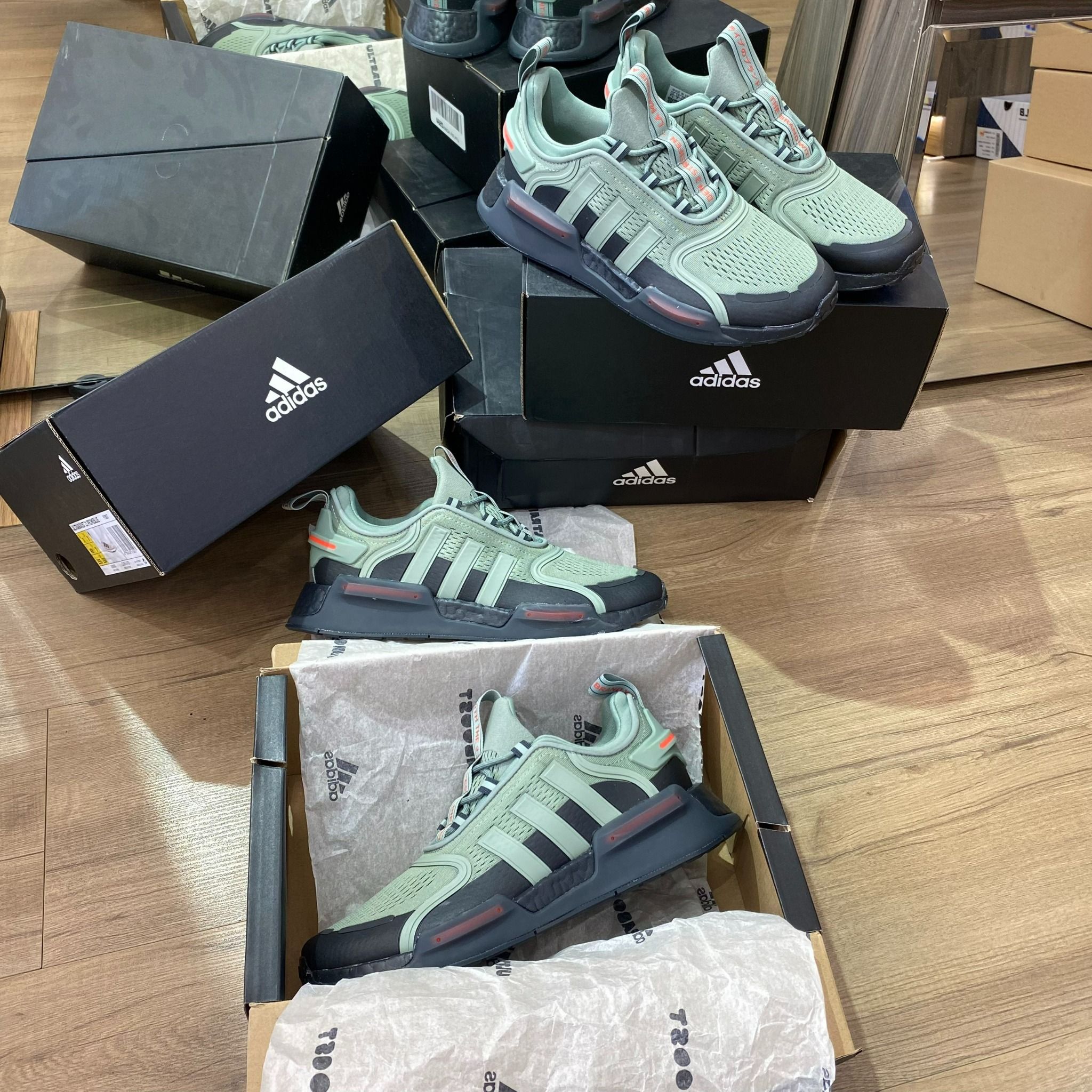 0539 - HÀNG CHÍNH HÃNG - GIÀY THỂ THAO ADIDAS NMD R1 V3 MÀU MATCHA ĐẾ ĐEN - *MATCHA/BLACK* - CODE: HQ4444