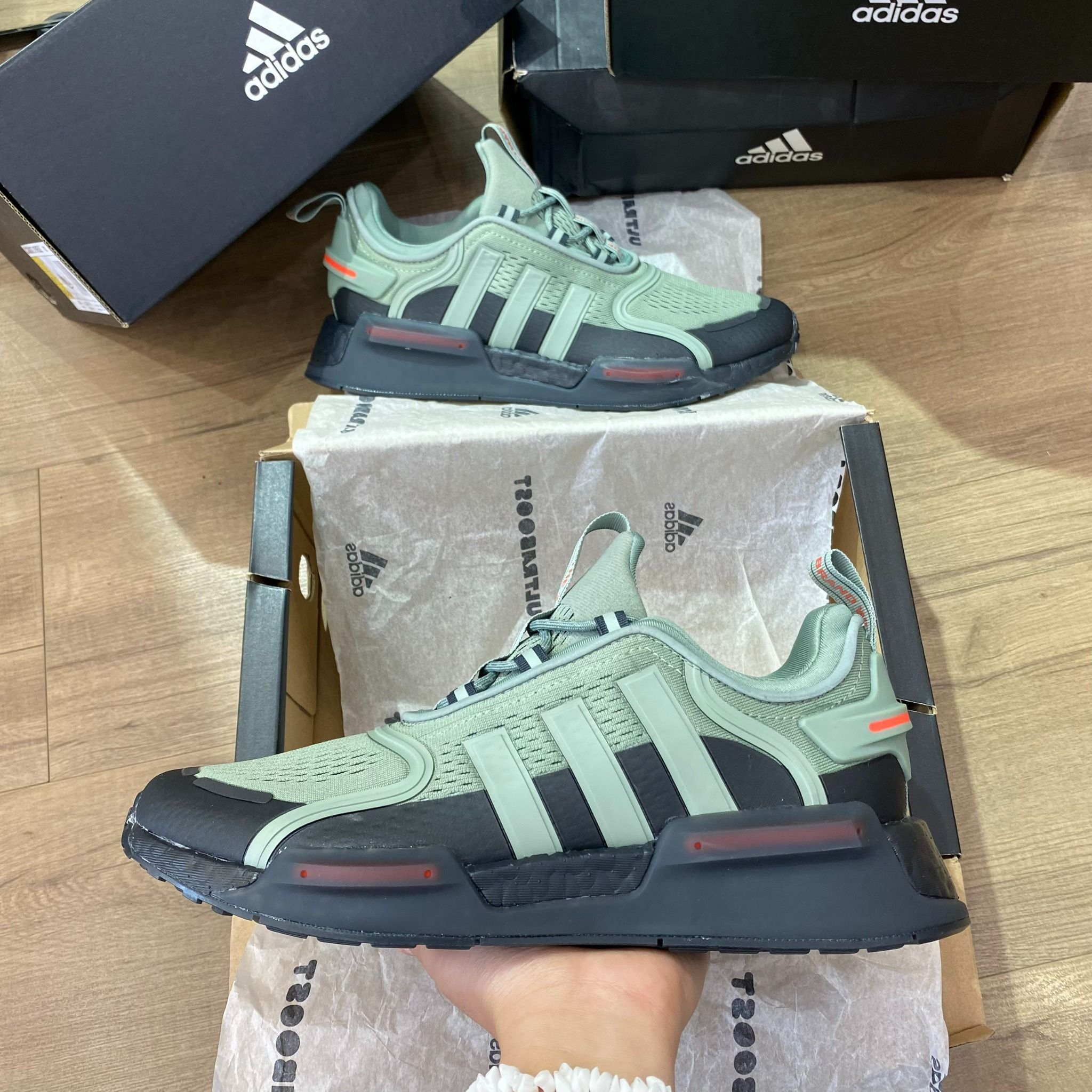 0539 - HÀNG CHÍNH HÃNG - GIÀY THỂ THAO ADIDAS NMD R1 V3 MÀU MATCHA ĐẾ ĐEN - *MATCHA/BLACK* - CODE: HQ4444