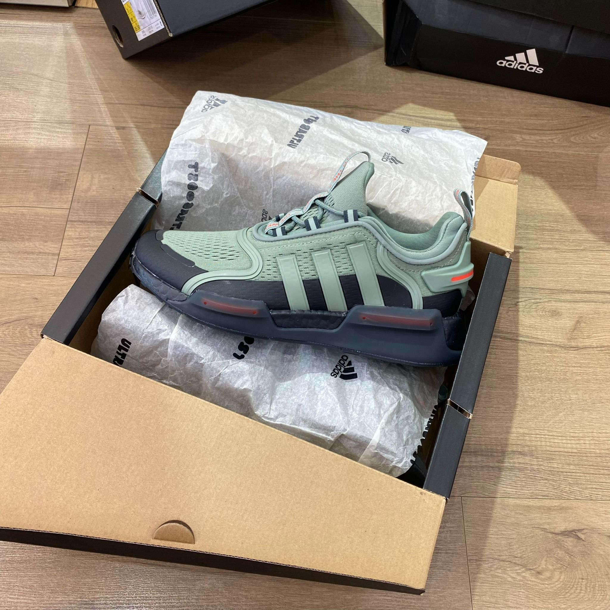 0539 - HÀNG CHÍNH HÃNG - GIÀY THỂ THAO ADIDAS NMD R1 V3 MÀU MATCHA ĐẾ ĐEN - *MATCHA/BLACK* - CODE: HQ4444