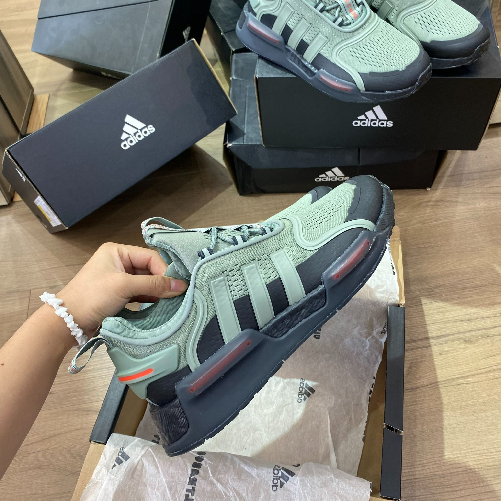 0539 - HÀNG CHÍNH HÃNG - GIÀY THỂ THAO ADIDAS NMD R1 V3 MÀU MATCHA ĐẾ ĐEN - *MATCHA/BLACK* - CODE: HQ4444