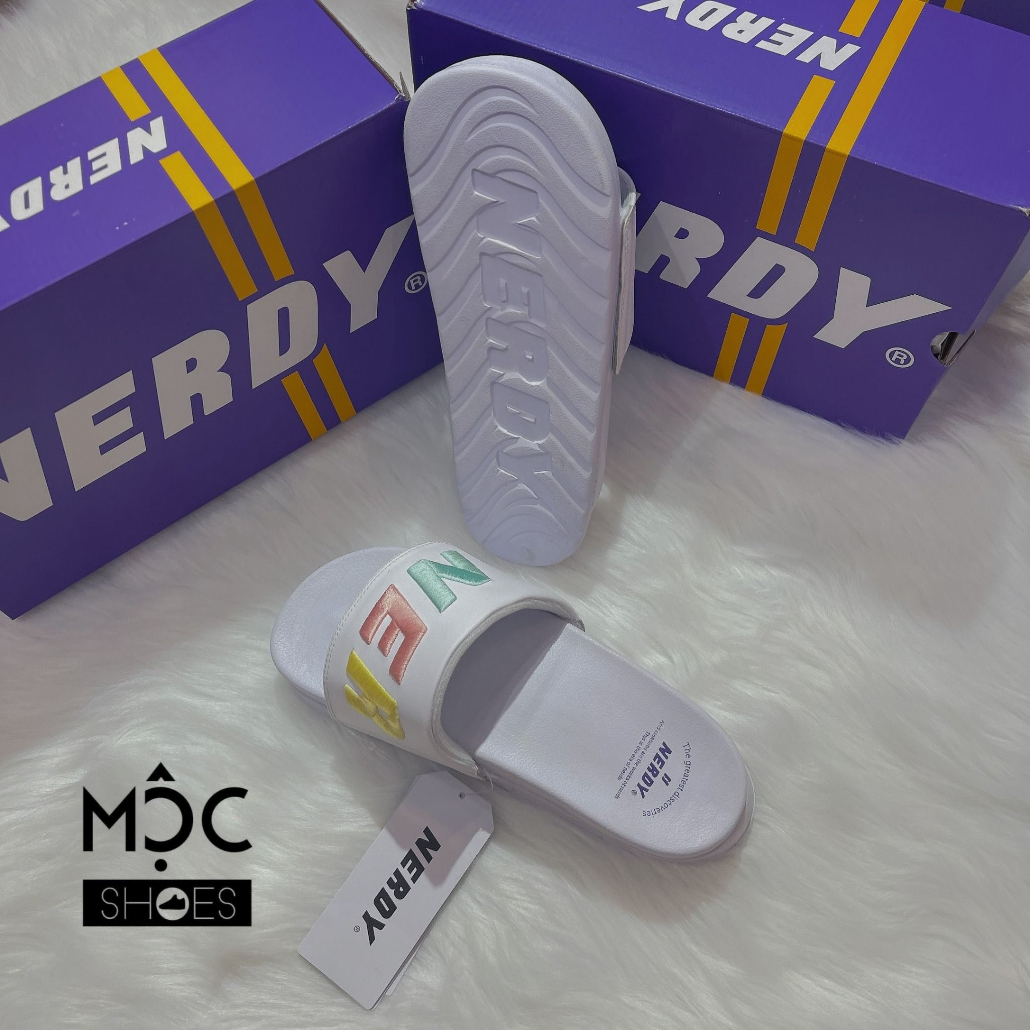 0571 - HÀNG CHÍNH HÃNG - DÉP QUAI NGANG NERDY MÀU TRẮNG LOGO CẦU VỒNG 2022