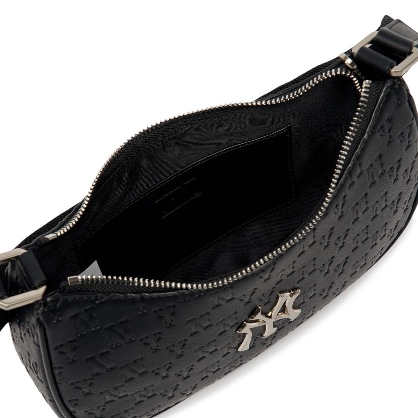 0577 - HÀNG CHÍNH HÃNG - TÚI KẸP NÁCH HOBO NEW YORK YANKEES HỌA TIẾT MONOGRAM IN NỔI CỔ ĐIỂN MÀU ĐEN - *BLACK* - CODE: 3ABQS022N-50BKS