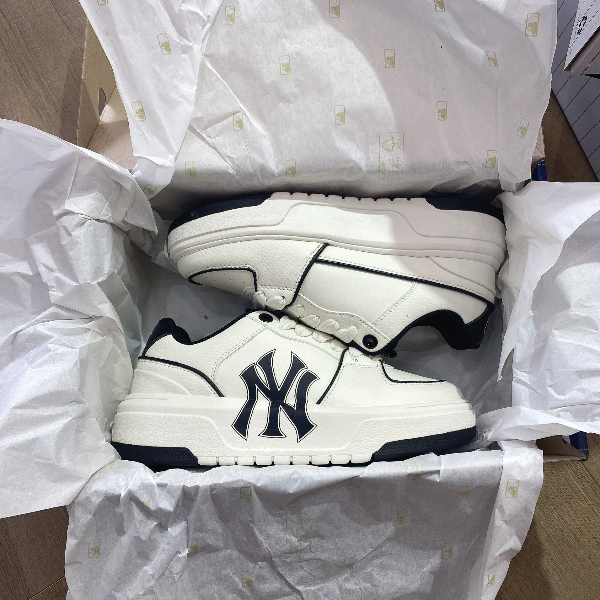 0604 - HÀNG CHÍNH HÃNG - GIÀY MLB CHUNKY LINER MÀU OFFWHITE - *BLACK/WHITE* - CODE: 3ASXCA12N-50WHS