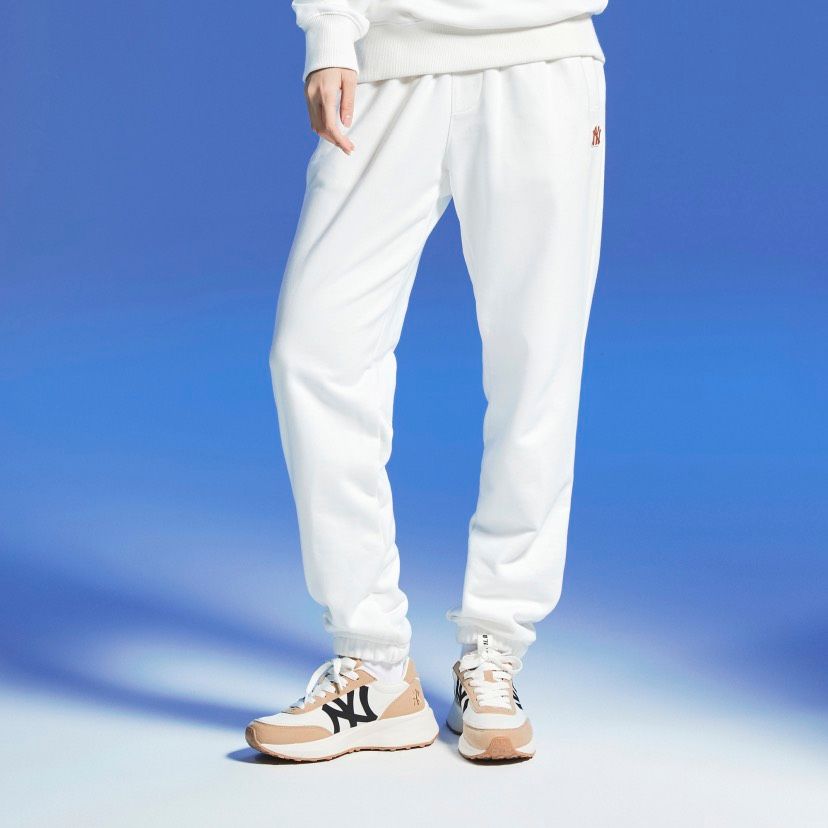 0655 - HÀNG CHÍNH HÃNG - QUẦN THỂ THAO JOGGER MLB BASIC LOGO NY MÀU TRẮNG KEM - *WHITE* - CODE: 3APTB0724-50IVS