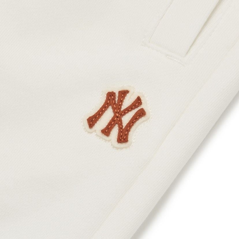 0655 - HÀNG CHÍNH HÃNG - QUẦN THỂ THAO JOGGER MLB BASIC LOGO NY MÀU TRẮNG KEM - *WHITE* - CODE: 3APTB0724-50IVS