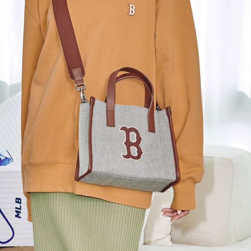 0636 - HÀNG CHÍNH HÃNG - TÚI ĐEO CHÉO MLB SMALL TOTE BASIC LOGO CANVAS BOSTON MÀU NÂU - *BROWN* - CODE: 3AORS062N-43BRD