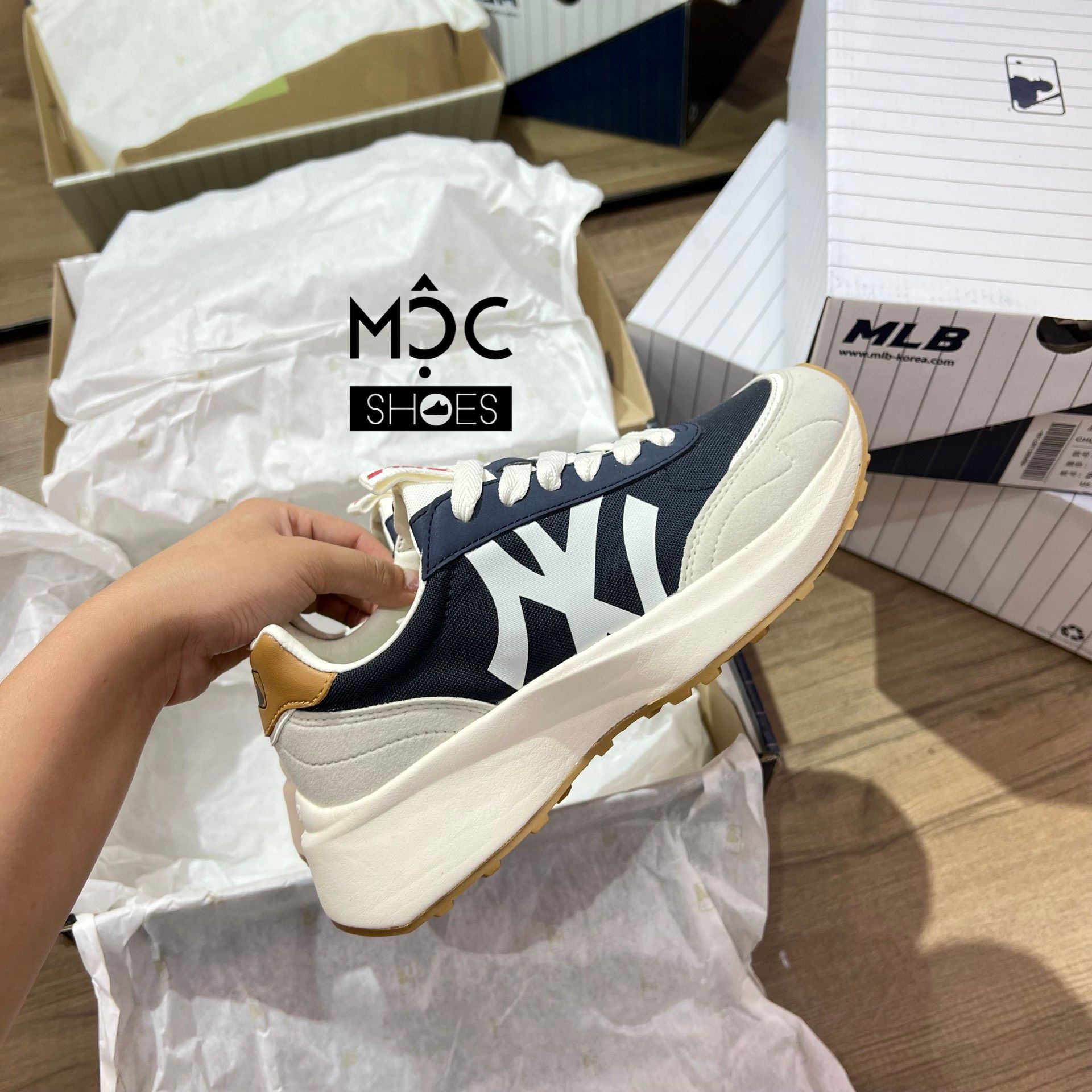 0697 - HÀNG CHÍNH HÃNG - GIÀY MLB CHUNKY JOGGER NEW YORK YANKEES MÀU XANH NAVY - CODE: 3ASXX112N-50NYS