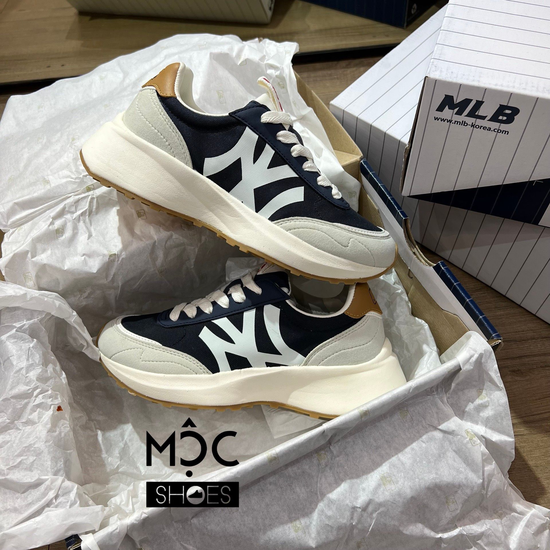0697 - HÀNG CHÍNH HÃNG - GIÀY MLB CHUNKY JOGGER NEW YORK YANKEES MÀU XANH NAVY - CODE: 3ASXX112N-50NYS
