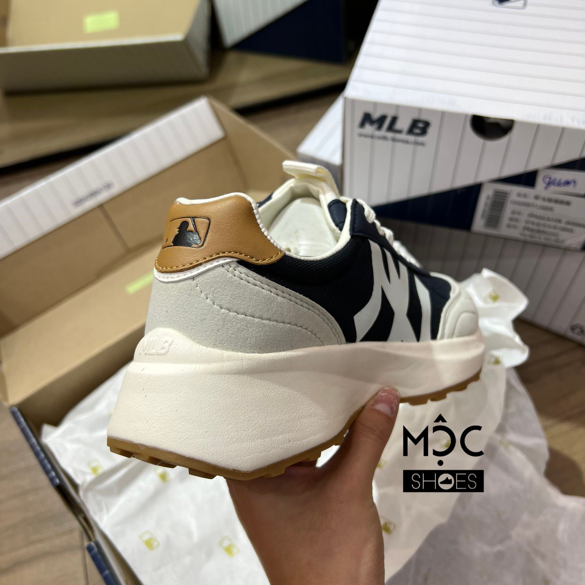 0697 - HÀNG CHÍNH HÃNG - GIÀY MLB CHUNKY JOGGER NEW YORK YANKEES MÀU XANH NAVY - CODE: 3ASXX112N-50NYS