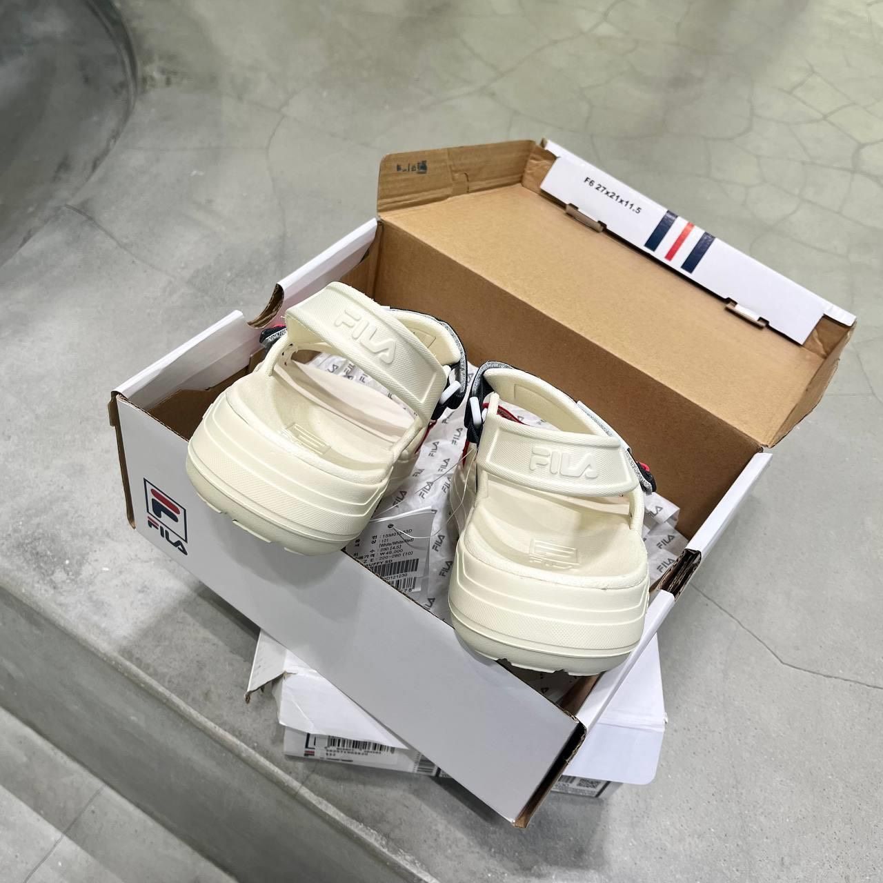 0740 - HÀNG CHÍNH HÃNG - GIÀY QUAI HẬU SANDAL FILA SURFY MÀU KEM SỌC ĐỎ XANH - *CREAM/RED/BLUE* - CODE: 1SM01583D - 121