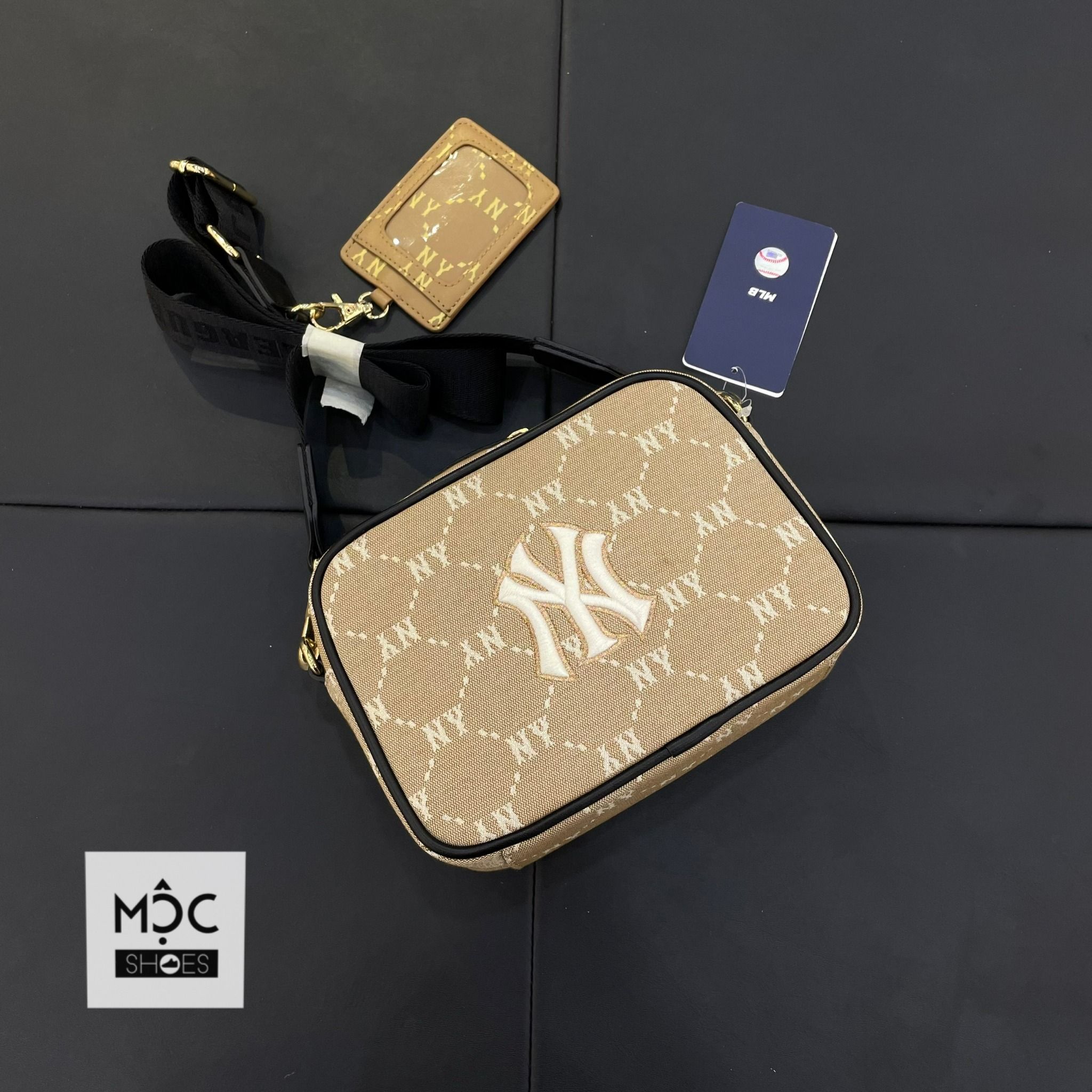 0755 - HÀNG CHÍNH HÃNG - TÚI ĐEO CHÉO ĐỰNG THẺ MLB DIAMOND MONOGRAM JQD NEW YORK YANKEES MÀU BE - *BEIGE* - CODE: 7ACRM012N - 50BGS