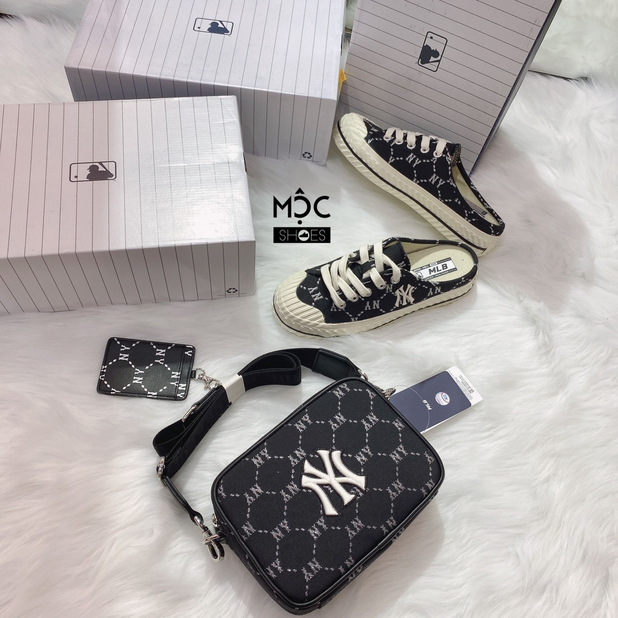 0756 - HÀNG CHÍNH HÃNG - TÚI ĐEO CHÉO ĐỰNG THẺ MLB DIAMOND MONOGRAM JQD NEW YORK YANKEES MÀU ĐEN - *BLACK* - CODE: 7ACRM012N - 50BKS