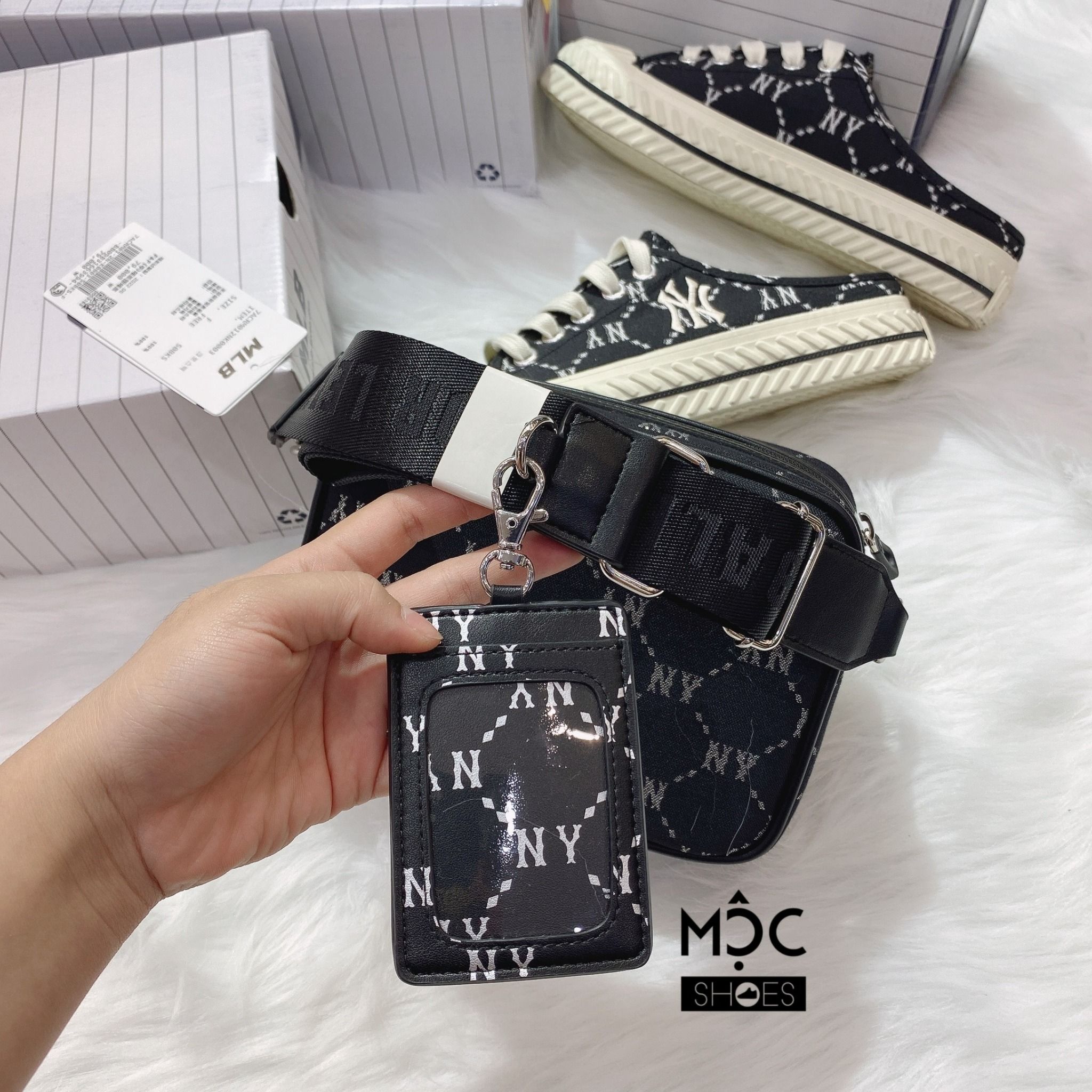 0756 - HÀNG CHÍNH HÃNG - TÚI ĐEO CHÉO ĐỰNG THẺ MLB DIAMOND MONOGRAM JQD NEW YORK YANKEES MÀU ĐEN - *BLACK* - CODE: 7ACRM012N - 50BKS