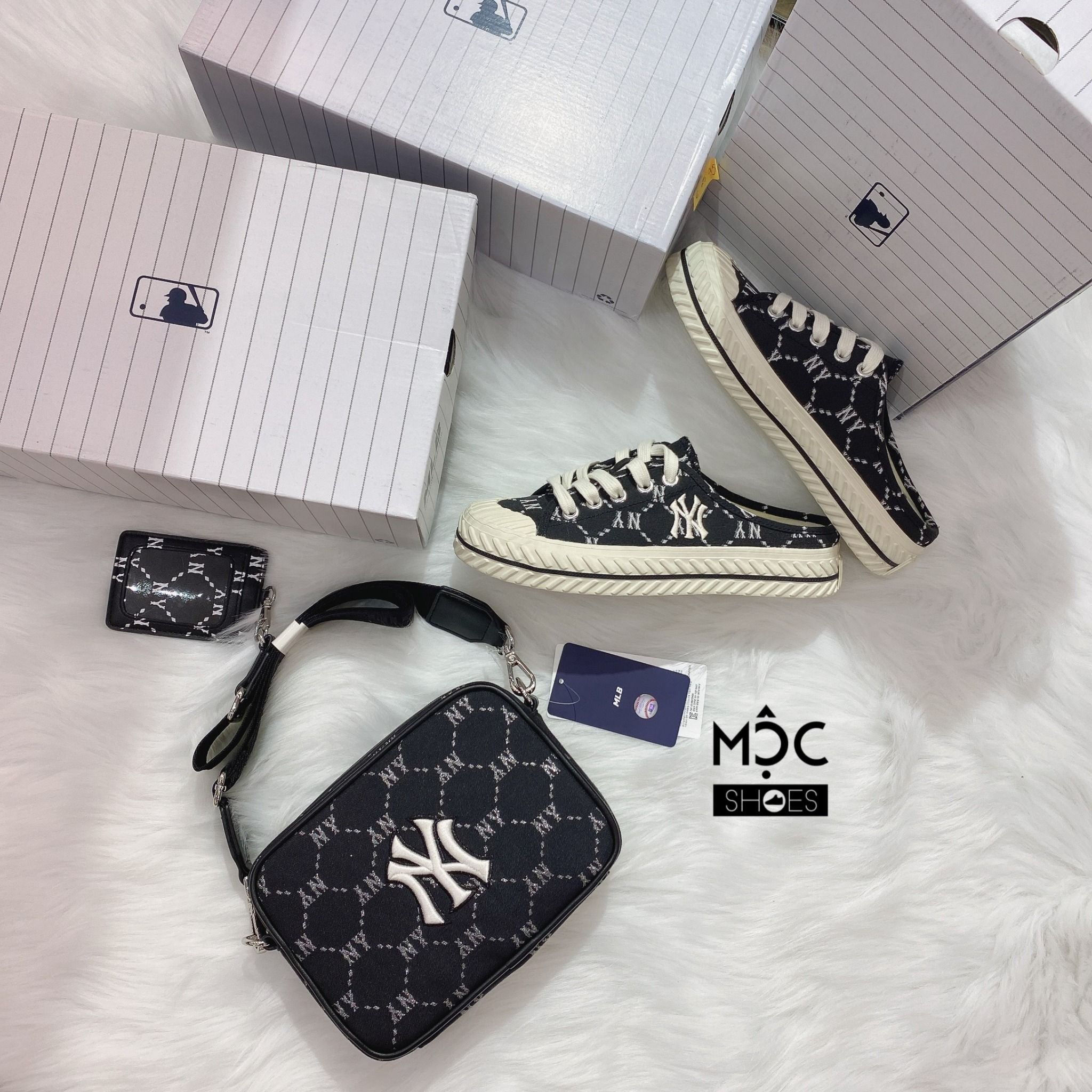 0756 - HÀNG CHÍNH HÃNG - TÚI ĐEO CHÉO ĐỰNG THẺ MLB DIAMOND MONOGRAM JQD NEW YORK YANKEES MÀU ĐEN - *BLACK* - CODE: 7ACRM012N - 50BKS