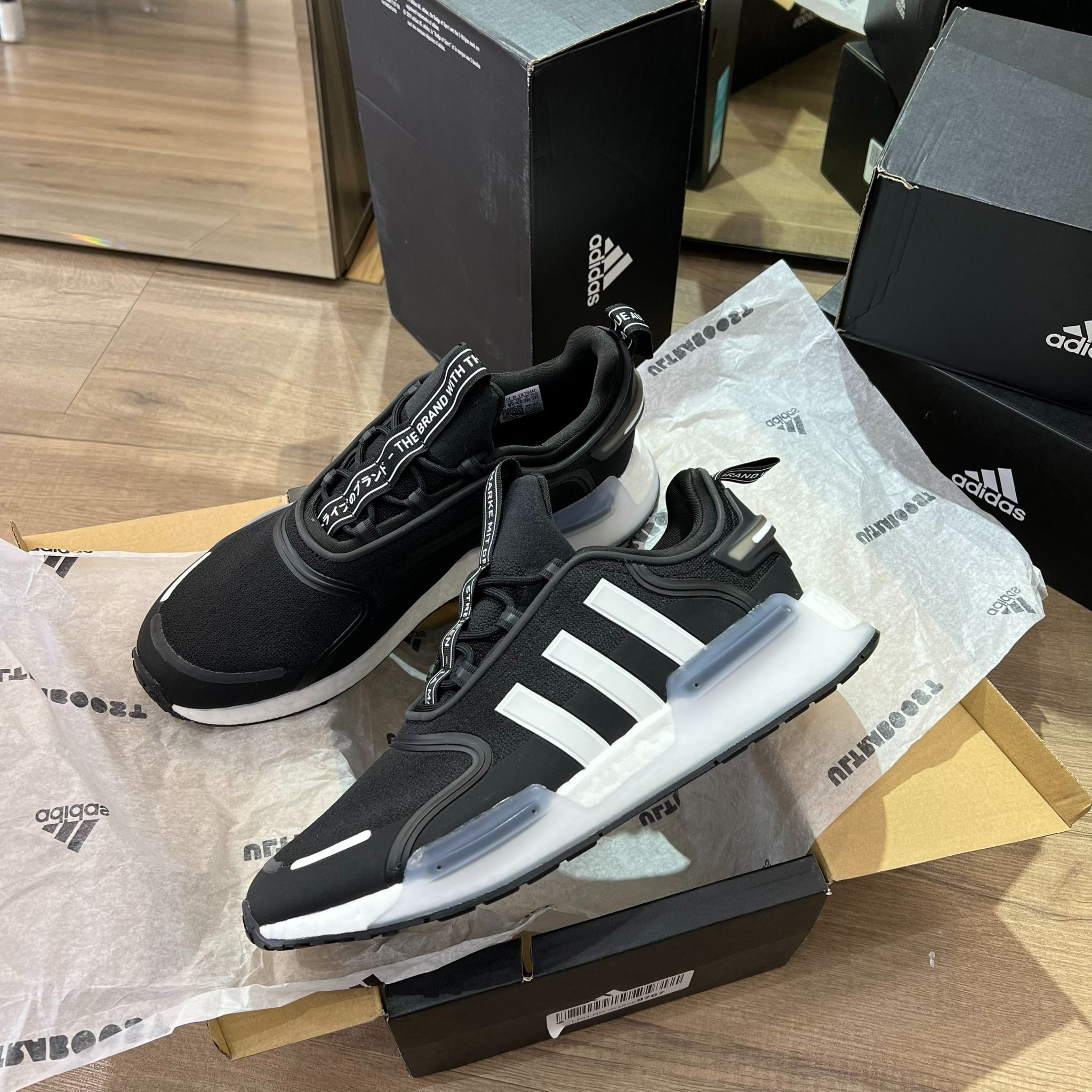 0788 - HÀNG CHÍNH HÃNG - GIÀY THỂ THAO ADIDAS NMD R1 V3 MÀU ĐEN SỌC TRẮNG - *BLACK/WHITE* - CODE: HP9833