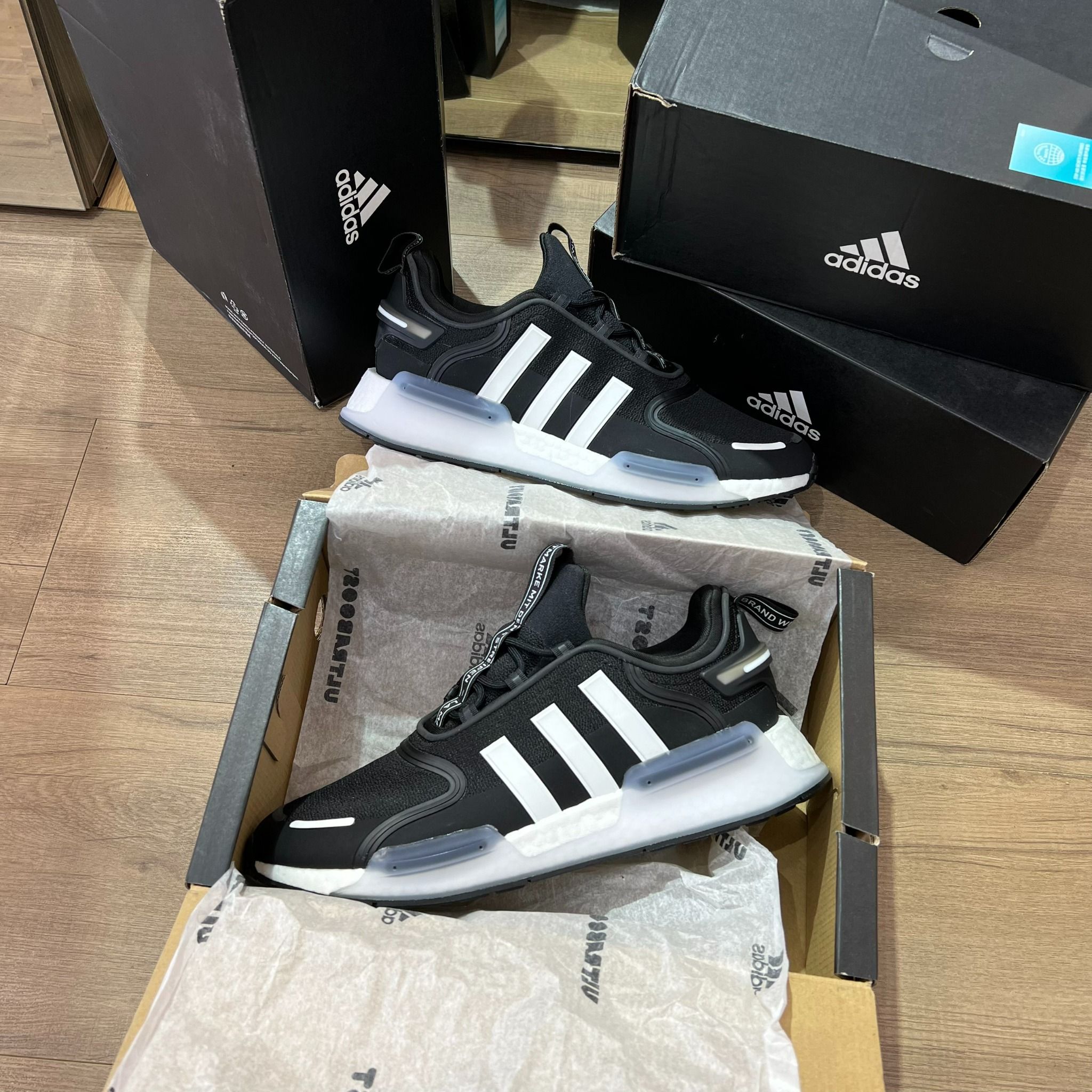 0788 - HÀNG CHÍNH HÃNG - GIÀY THỂ THAO ADIDAS NMD R1 V3 MÀU ĐEN SỌC TRẮNG - *BLACK/WHITE* - CODE: HP9833