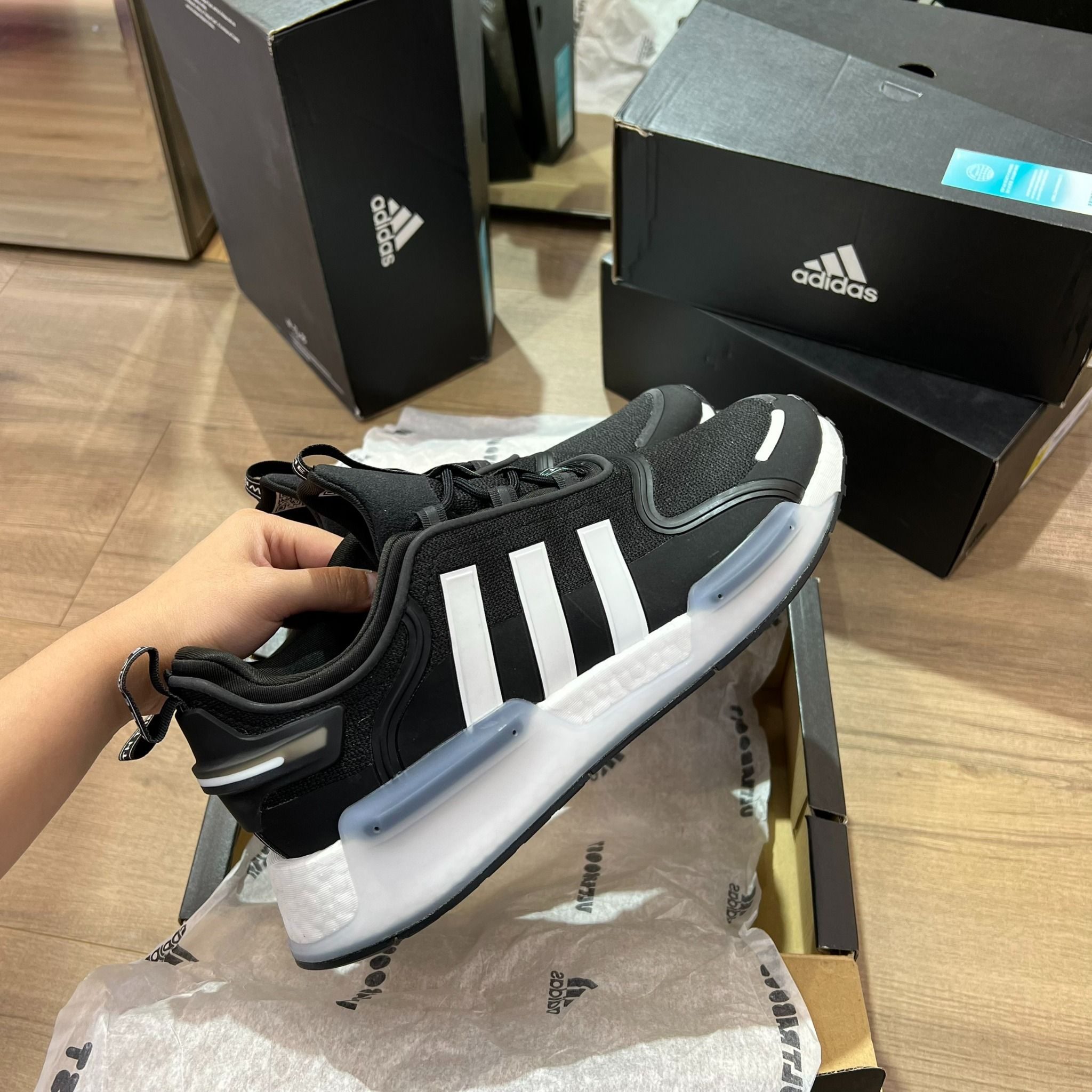 0788 - HÀNG CHÍNH HÃNG - GIÀY THỂ THAO ADIDAS NMD R1 V3 MÀU ĐEN SỌC TRẮNG - *BLACK/WHITE* - CODE: HP9833