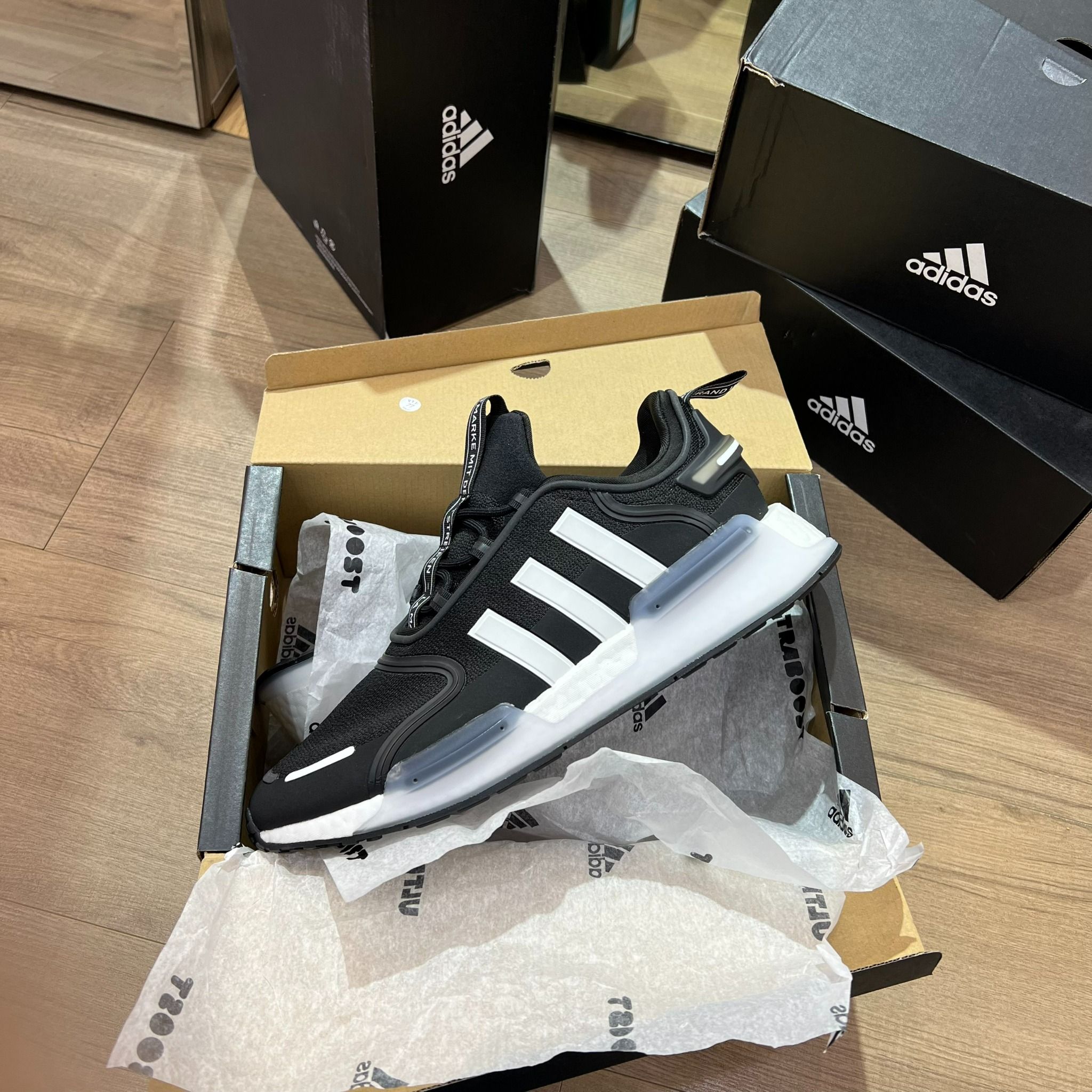 0788 - HÀNG CHÍNH HÃNG - GIÀY THỂ THAO ADIDAS NMD R1 V3 MÀU ĐEN SỌC TRẮNG - *BLACK/WHITE* - CODE: HP9833