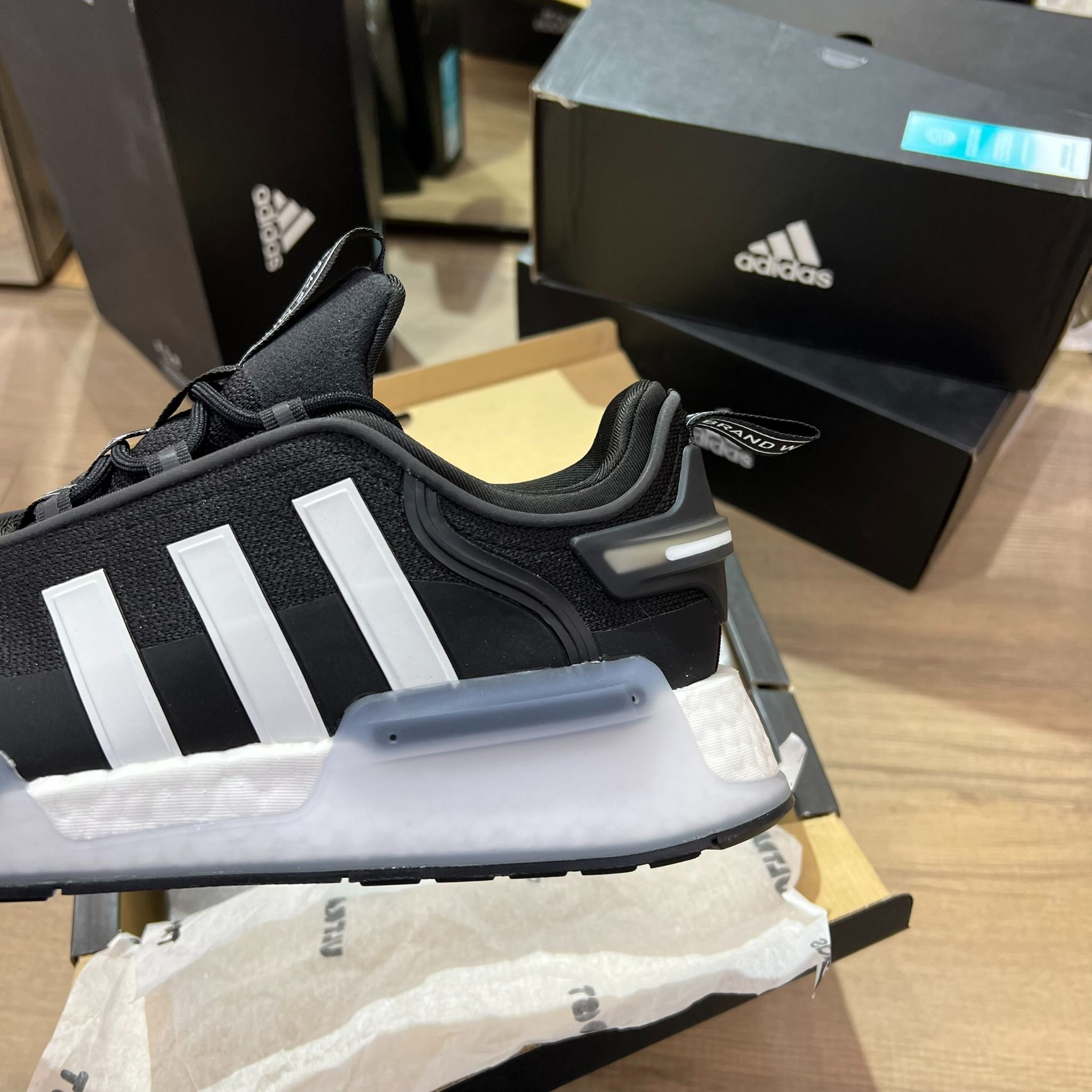 0788 - HÀNG CHÍNH HÃNG - GIÀY THỂ THAO ADIDAS NMD R1 V3 MÀU ĐEN SỌC TRẮNG - *BLACK/WHITE* - CODE: HP9833