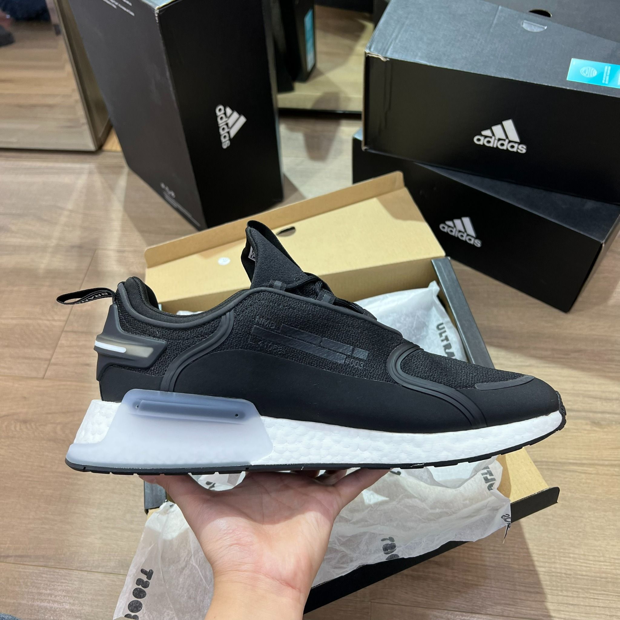 0788 - HÀNG CHÍNH HÃNG - GIÀY THỂ THAO ADIDAS NMD R1 V3 MÀU ĐEN SỌC TRẮNG - *BLACK/WHITE* - CODE: HP9833