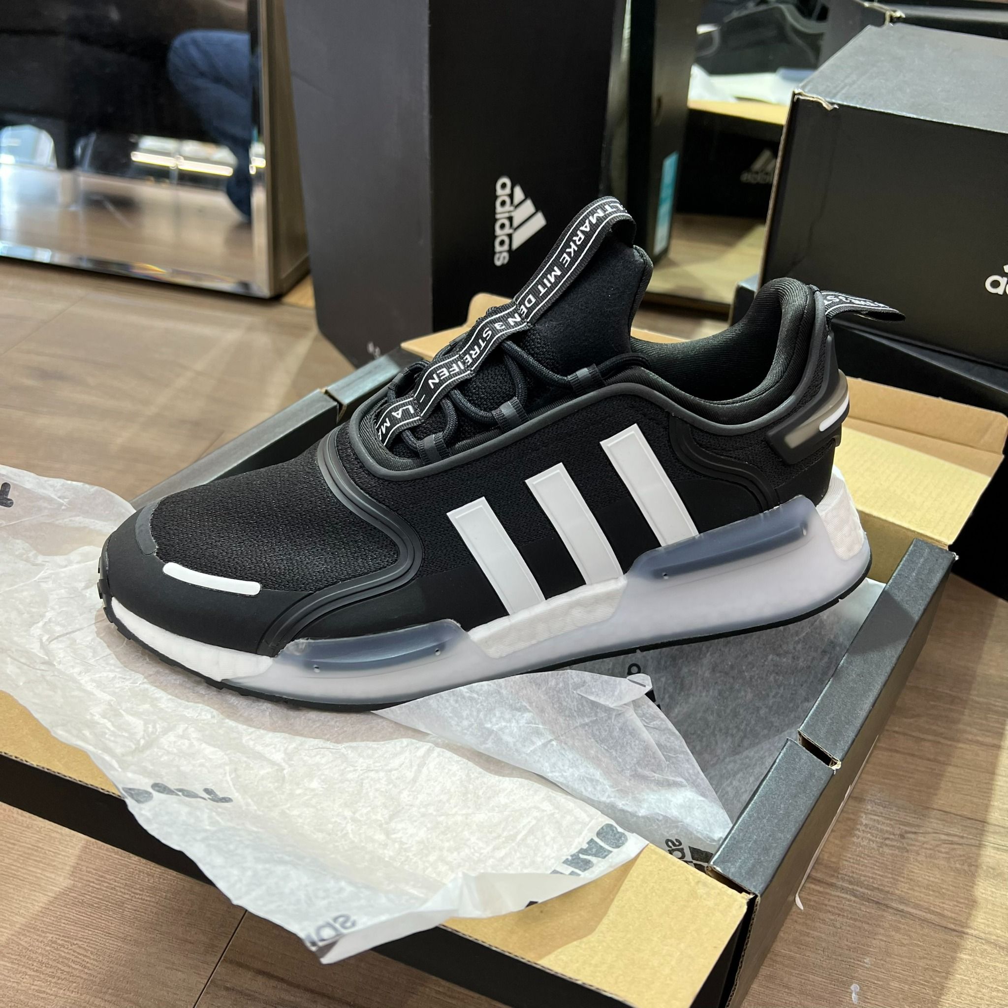 0788 - HÀNG CHÍNH HÃNG - GIÀY THỂ THAO ADIDAS NMD R1 V3 MÀU ĐEN SỌC TRẮNG - *BLACK/WHITE* - CODE: HP9833